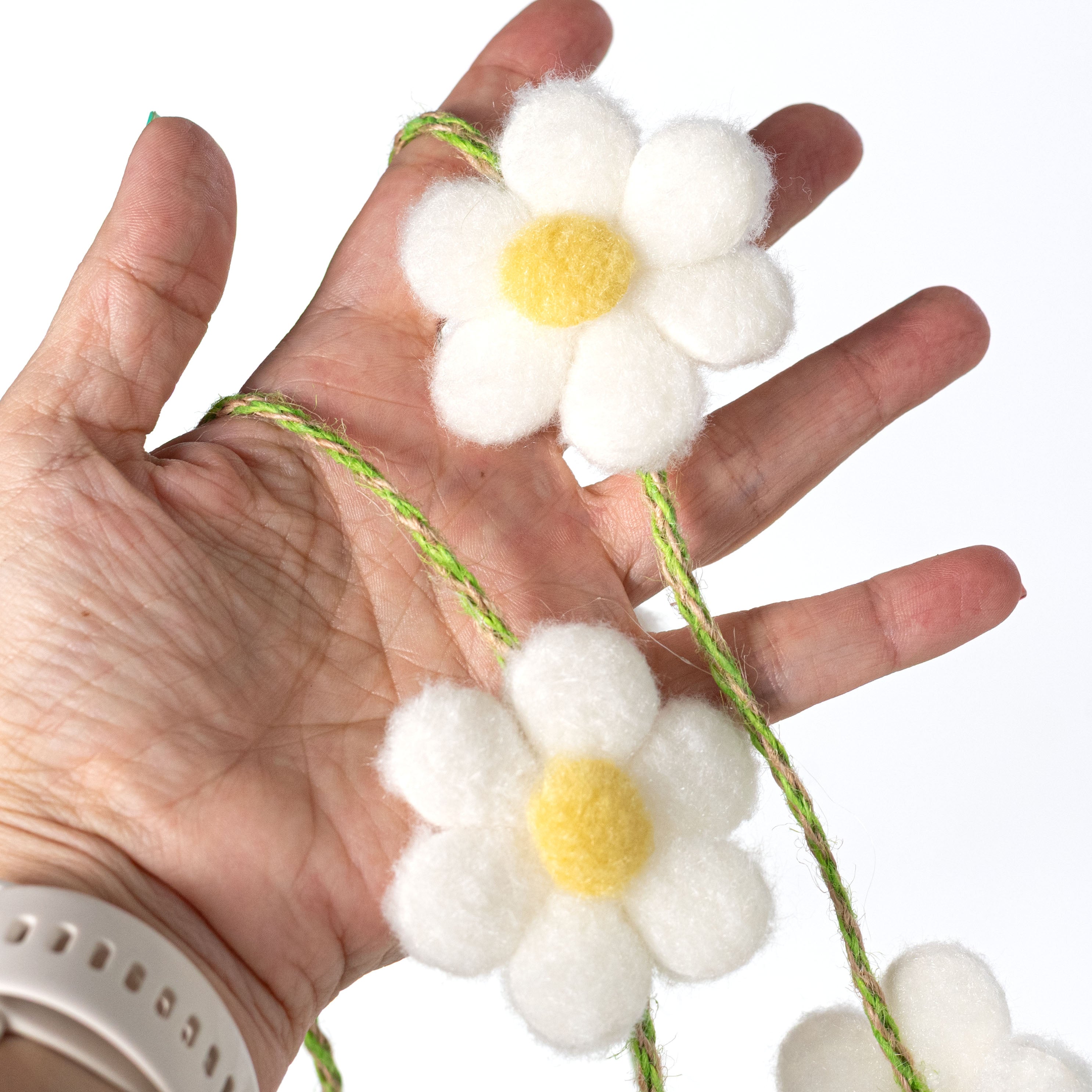 6' Fleece Daisy Flower Garland
