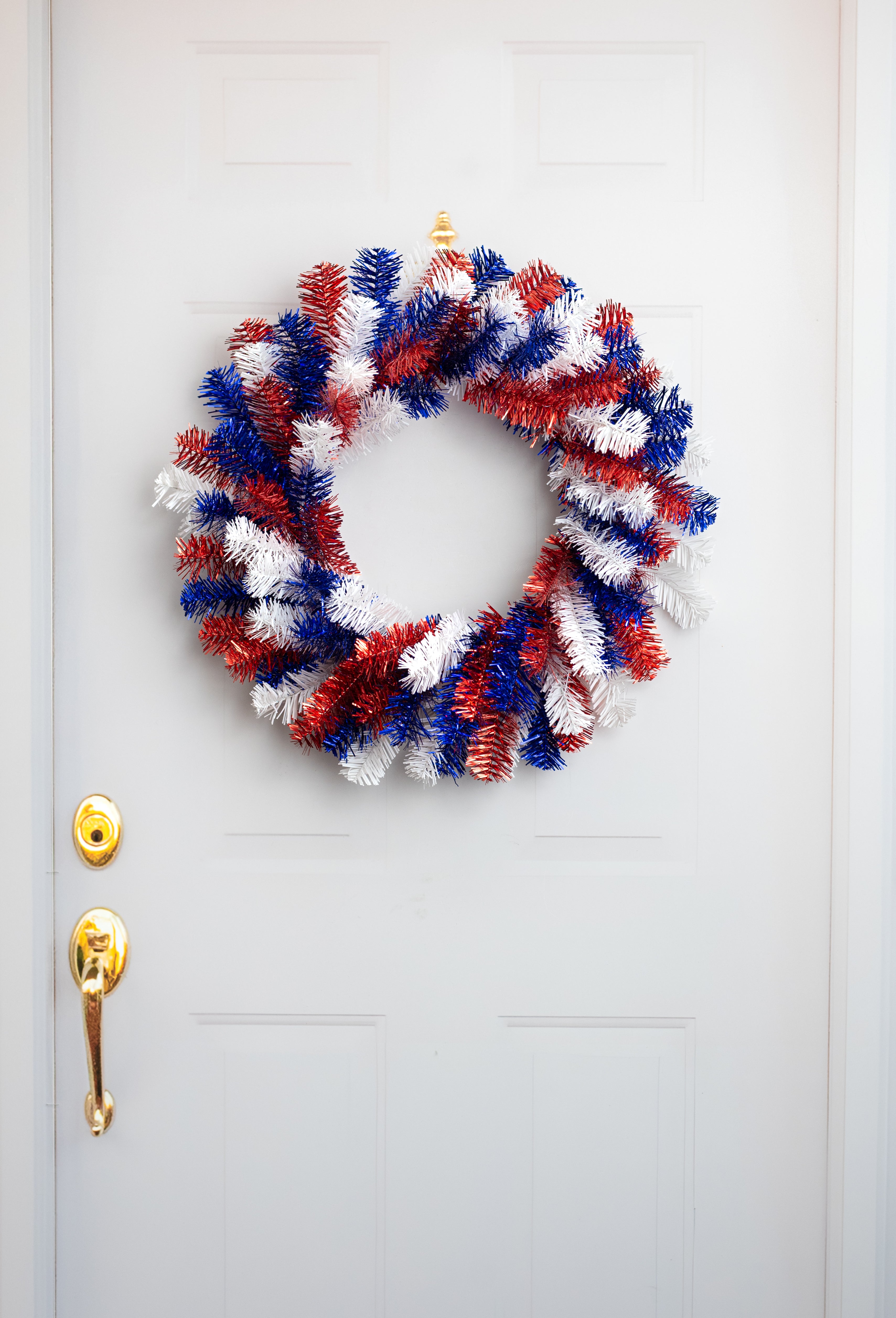 24" Pine Wreath: Red, White & Blue Mix (96 Tips)
