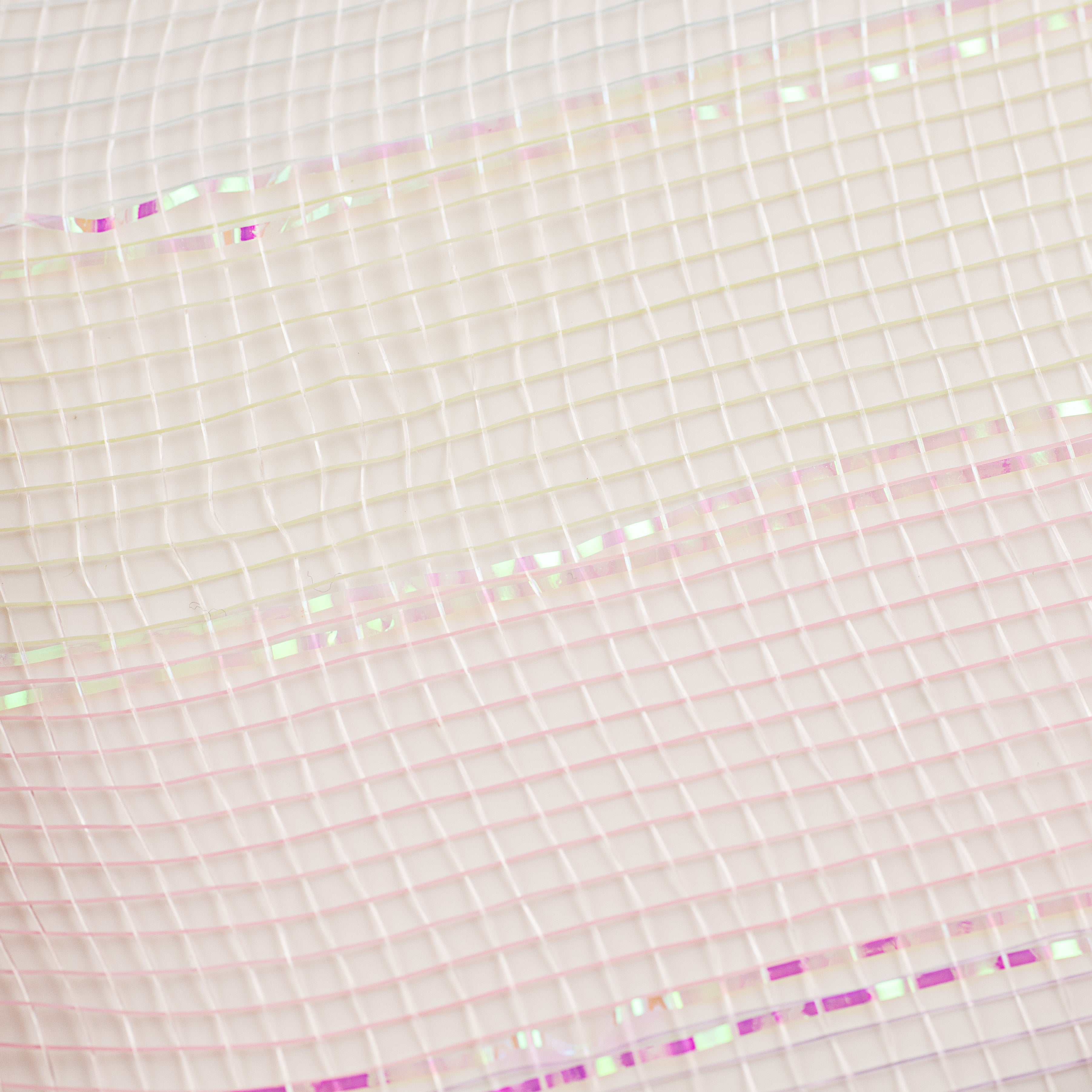 21" Iridescent Metallic Mesh: Pastels detail photo 3