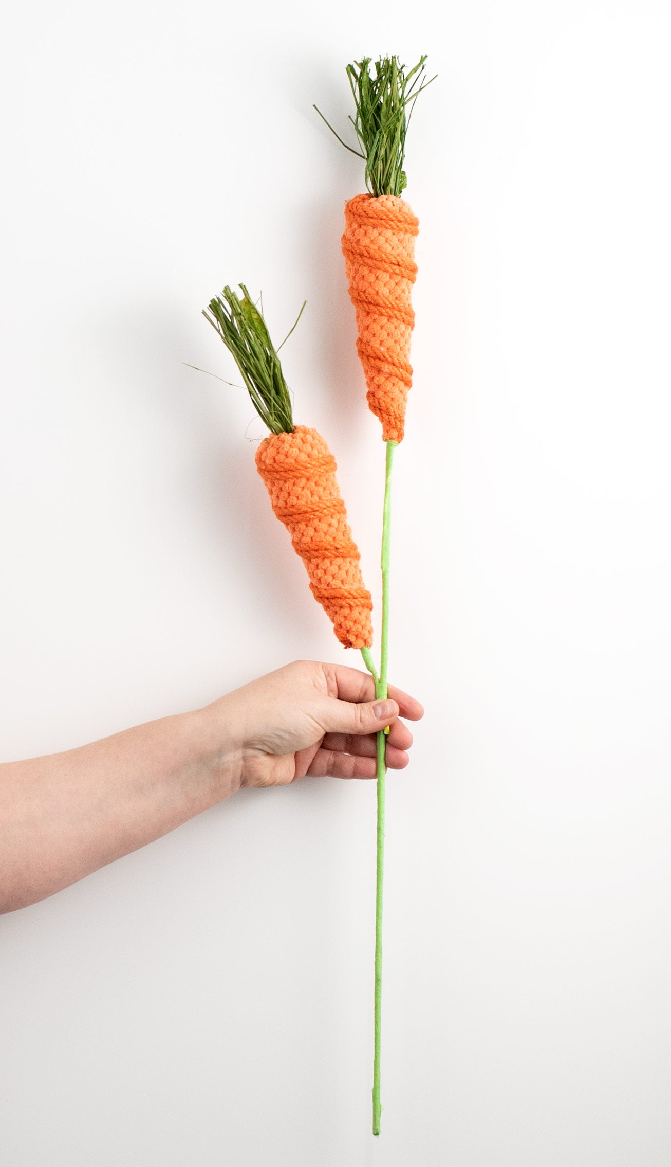 29" Jute & Terry Cloth Carrot Spray detail photo 3