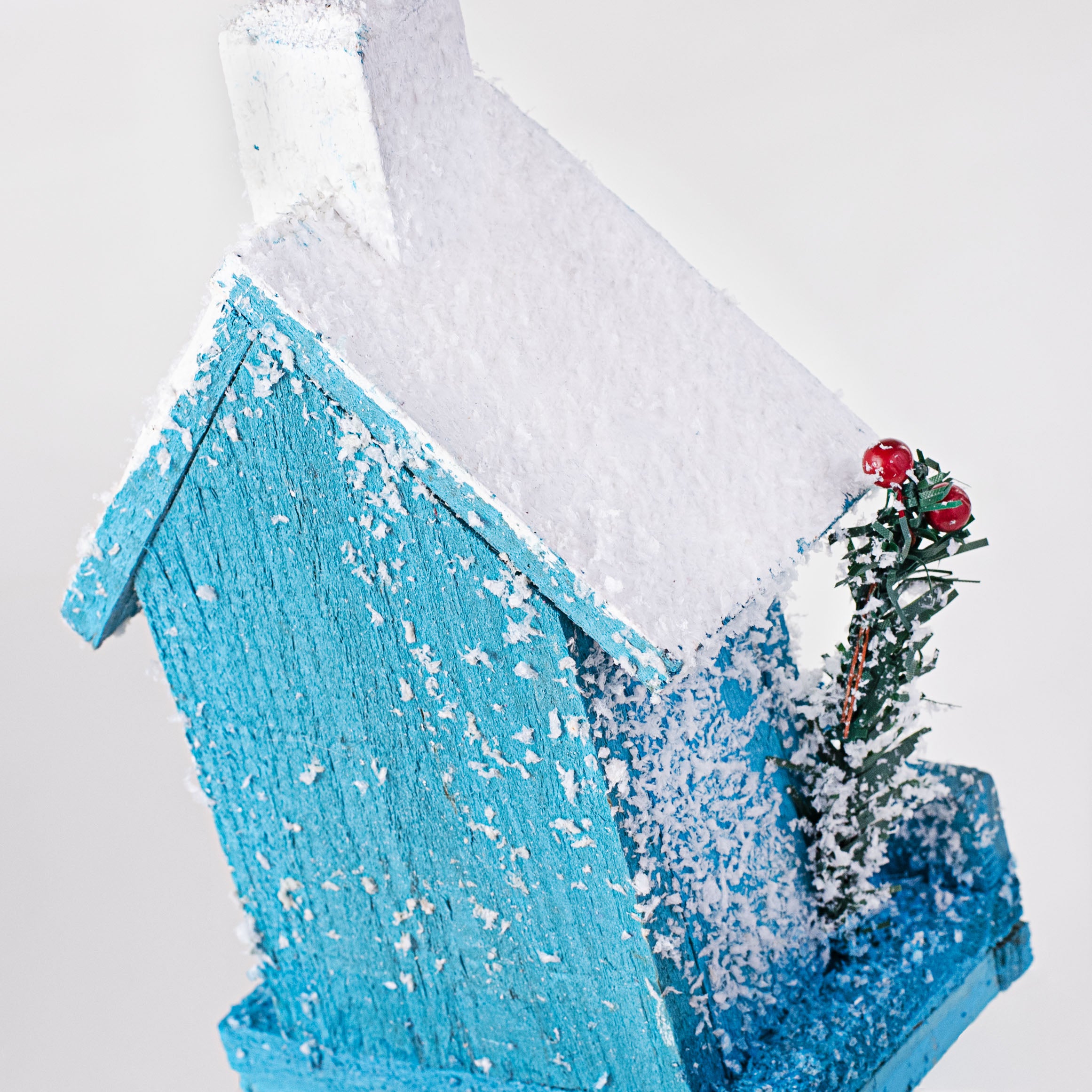 9" Light-Up Snowy Wooden House: Blue detail photo 4
