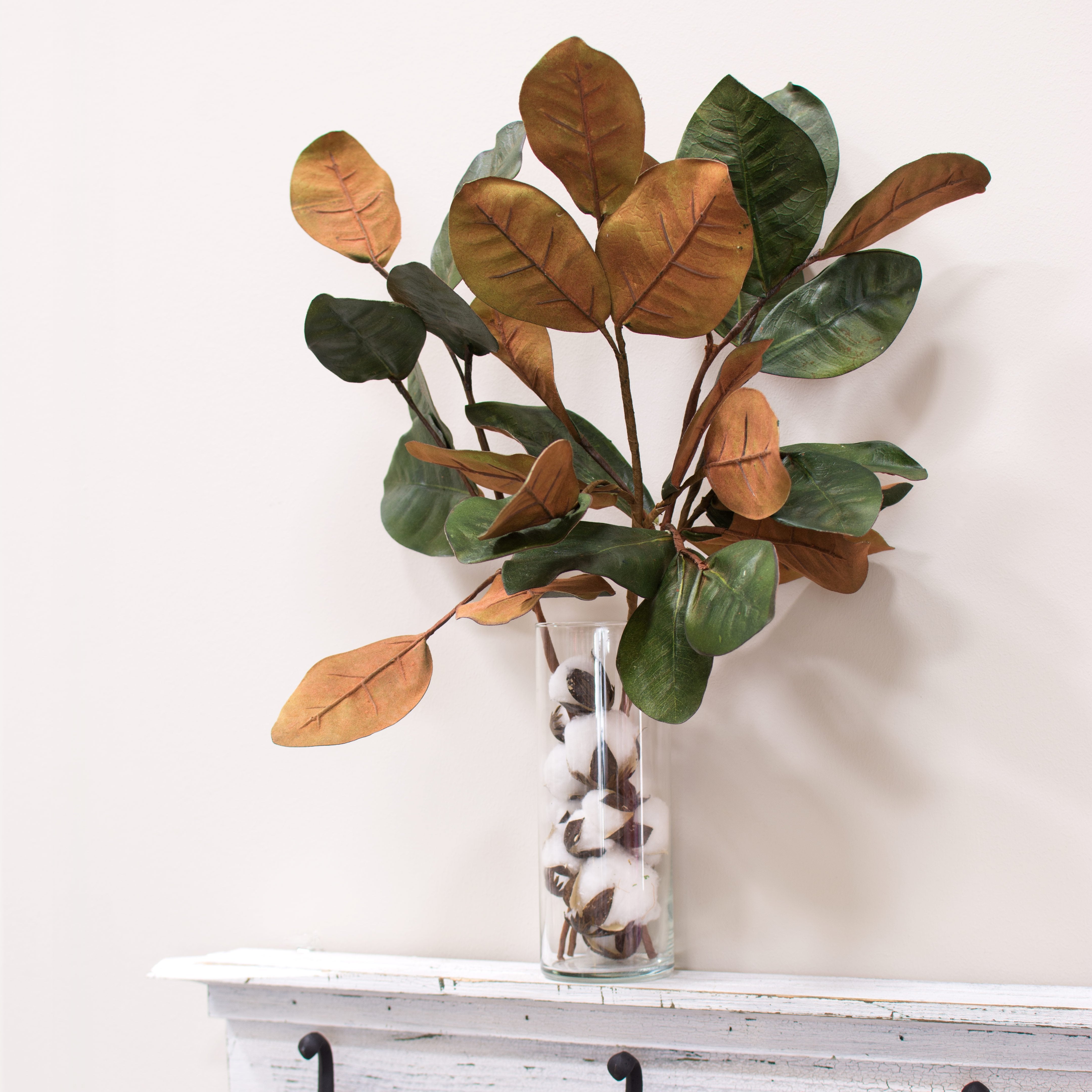 24" Magnolia Leaf Spray detail photo 3