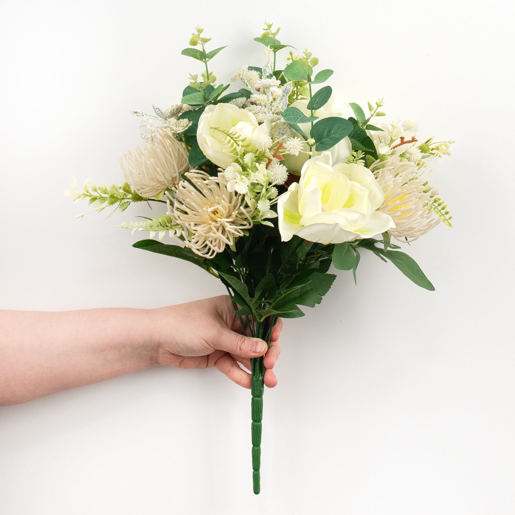 17" Magnolia & Protea Bush: Cream White detail photo 3