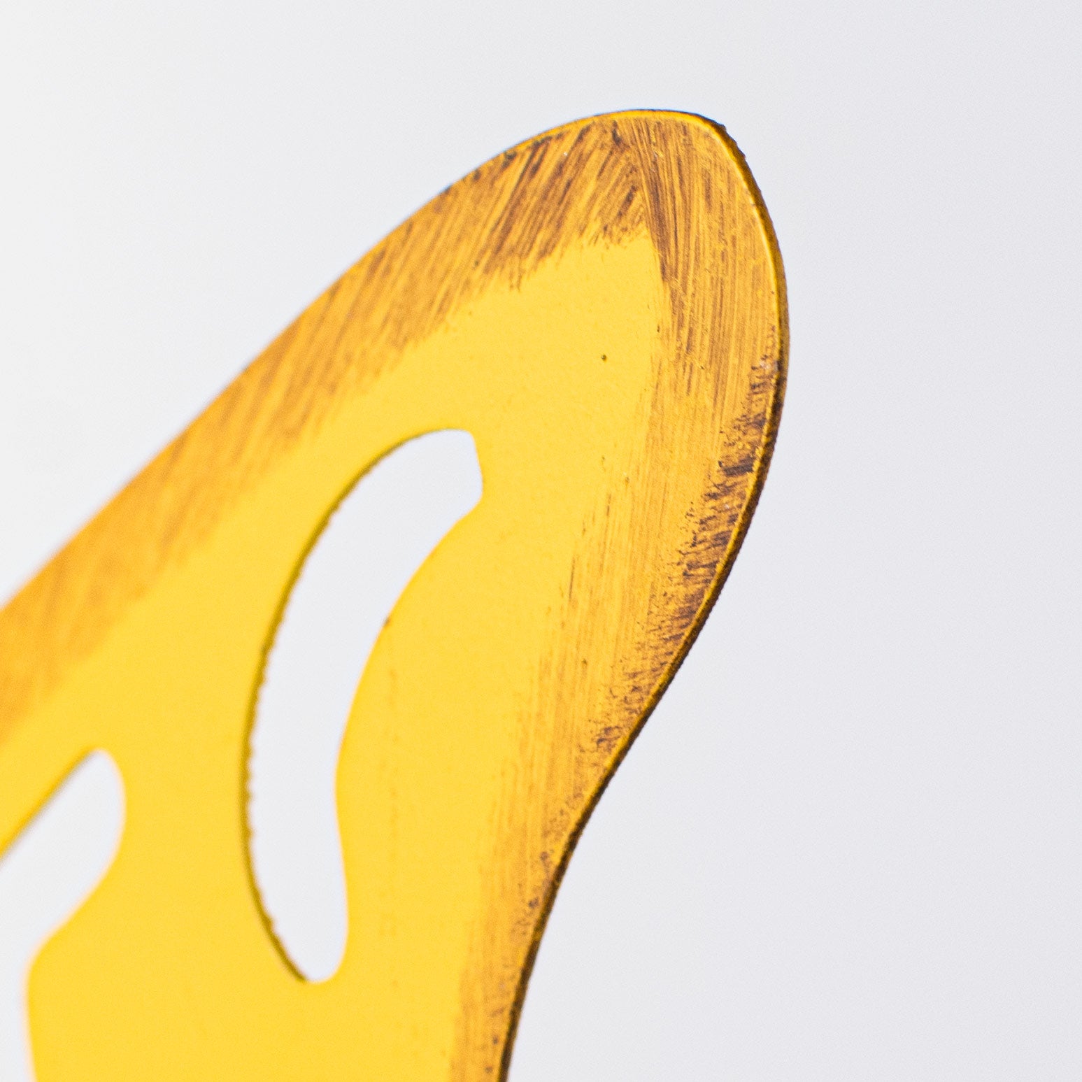 10" Metal Cutout Hanger: Yellow detail photo 3