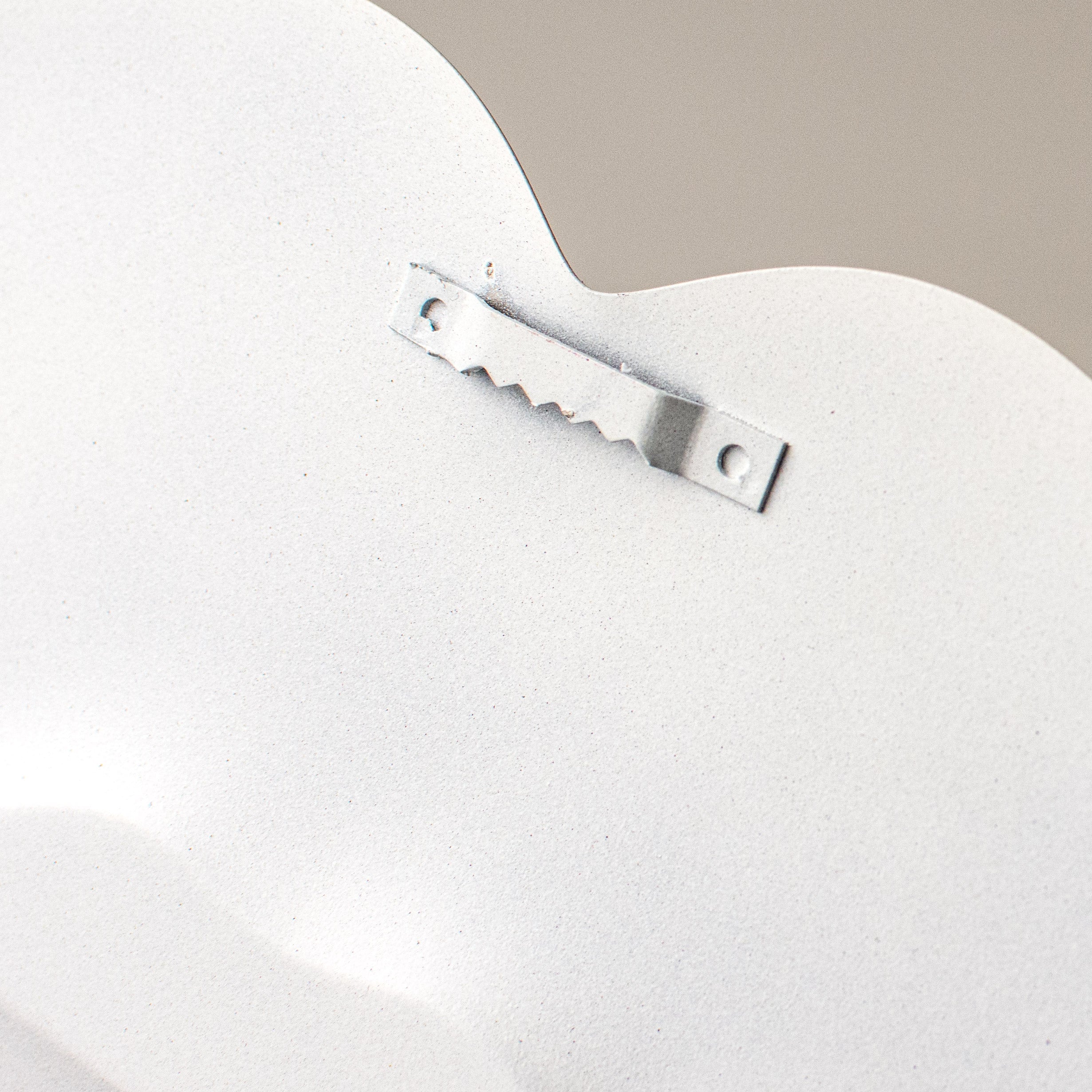 12" Metal Embossed Hanger: Red Lips detail photo 3