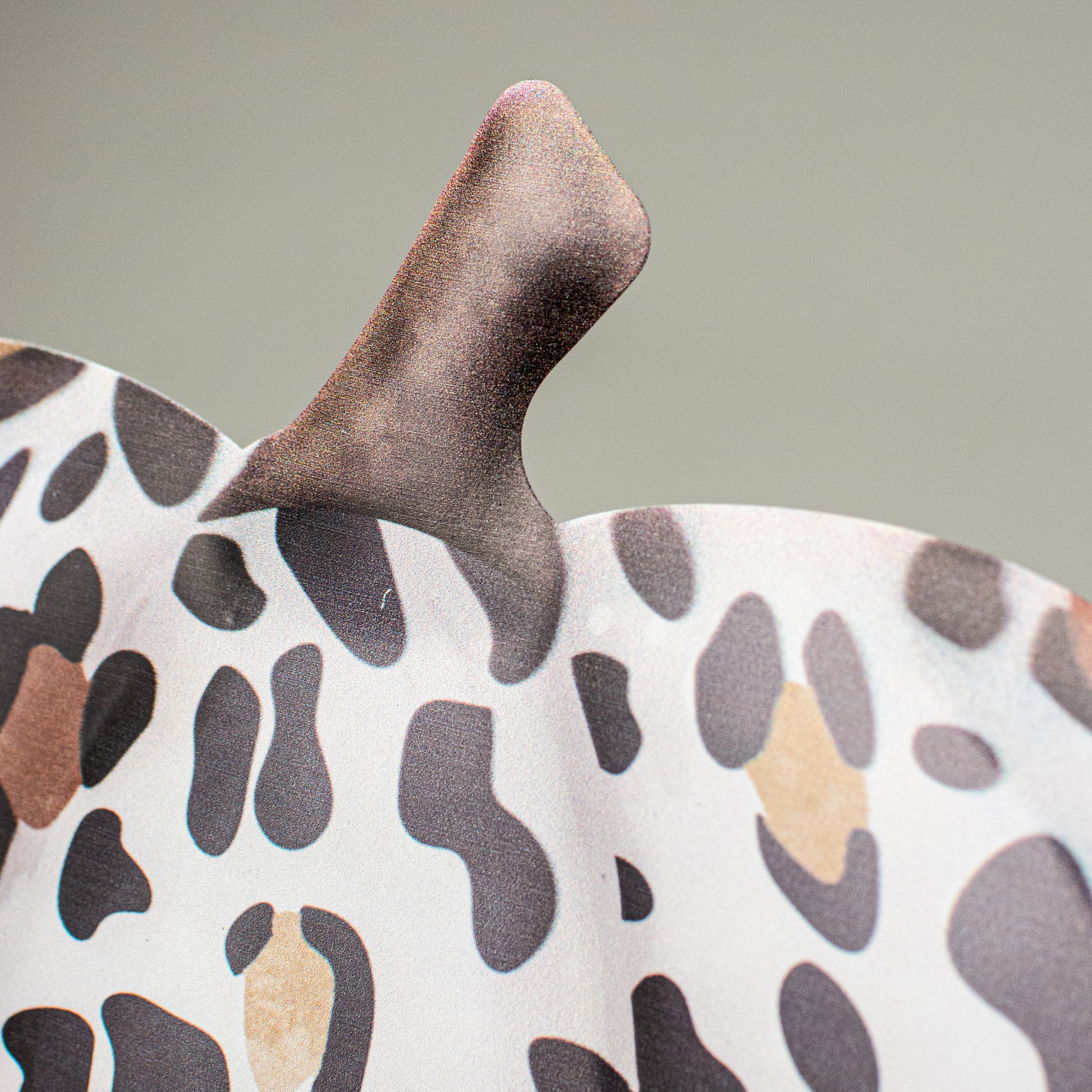 12" Metal Embossed Hanger: White Leopard Spot Pumpkin detail photo 3