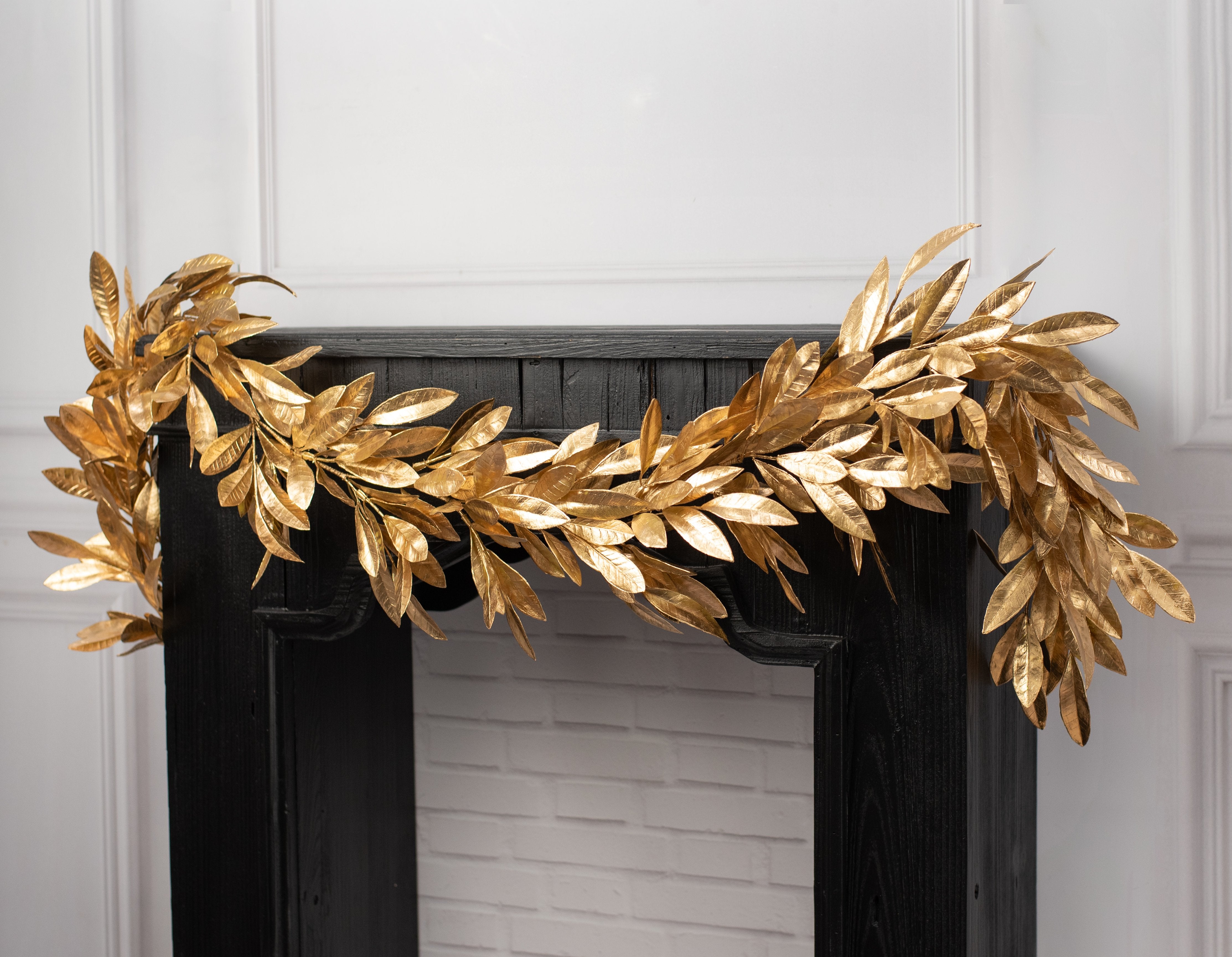 6' Metallic Bay Leaf Garland: Gold Lifestyle Photo