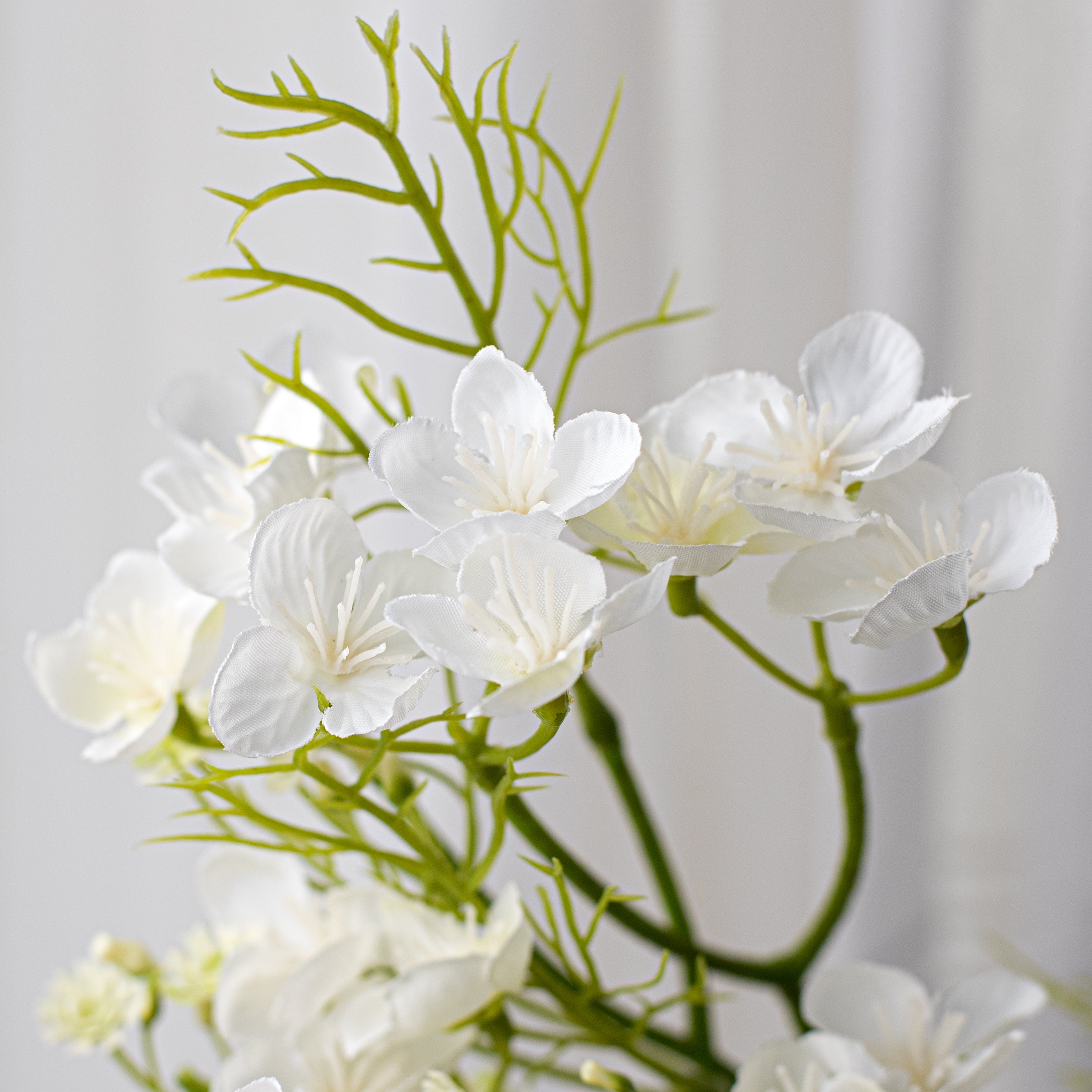 16" Mini Wildflower Bundle: Cream White Lifestyle Photo