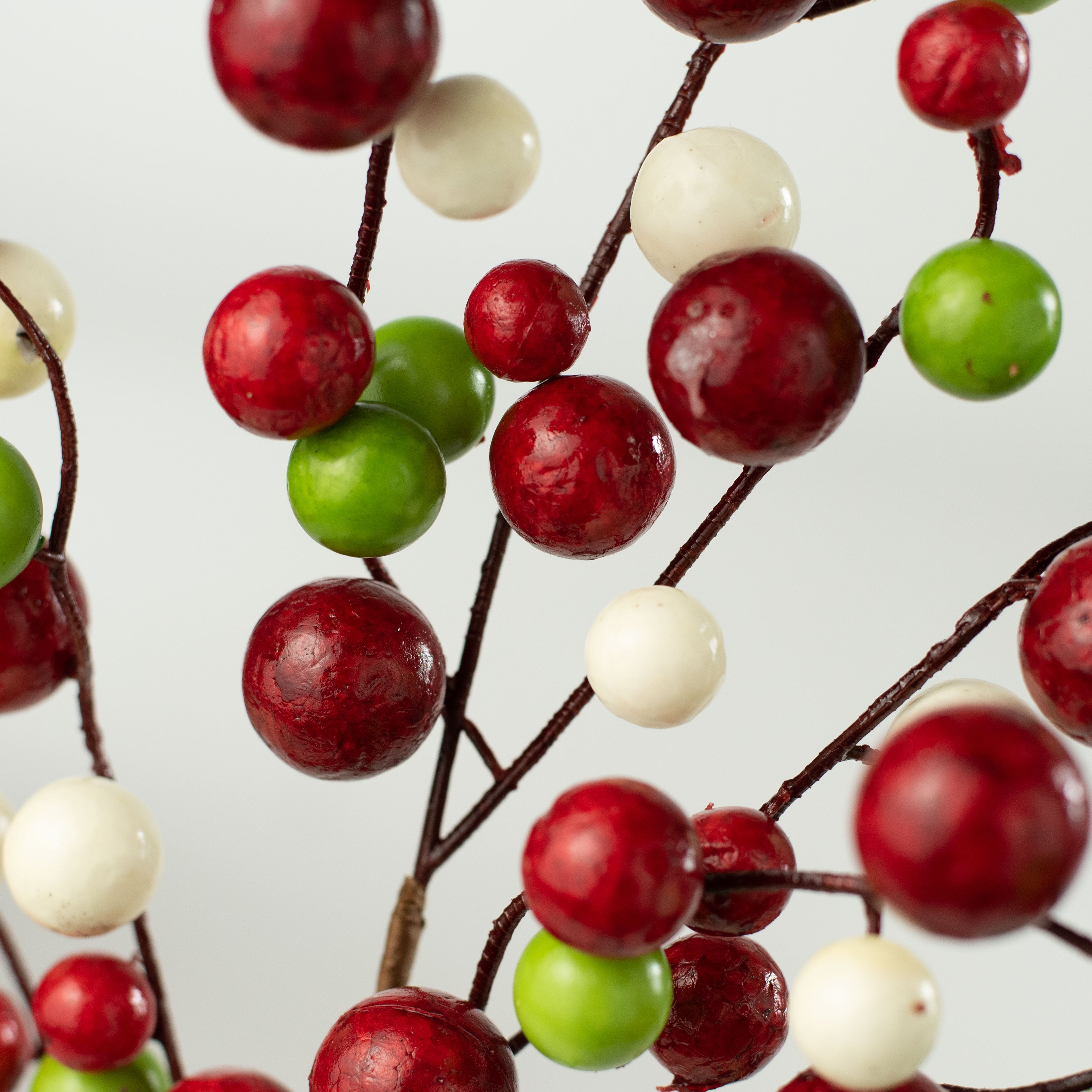 17" Mixed Berry Pick: Vintage Christmas Lifestyle Photo