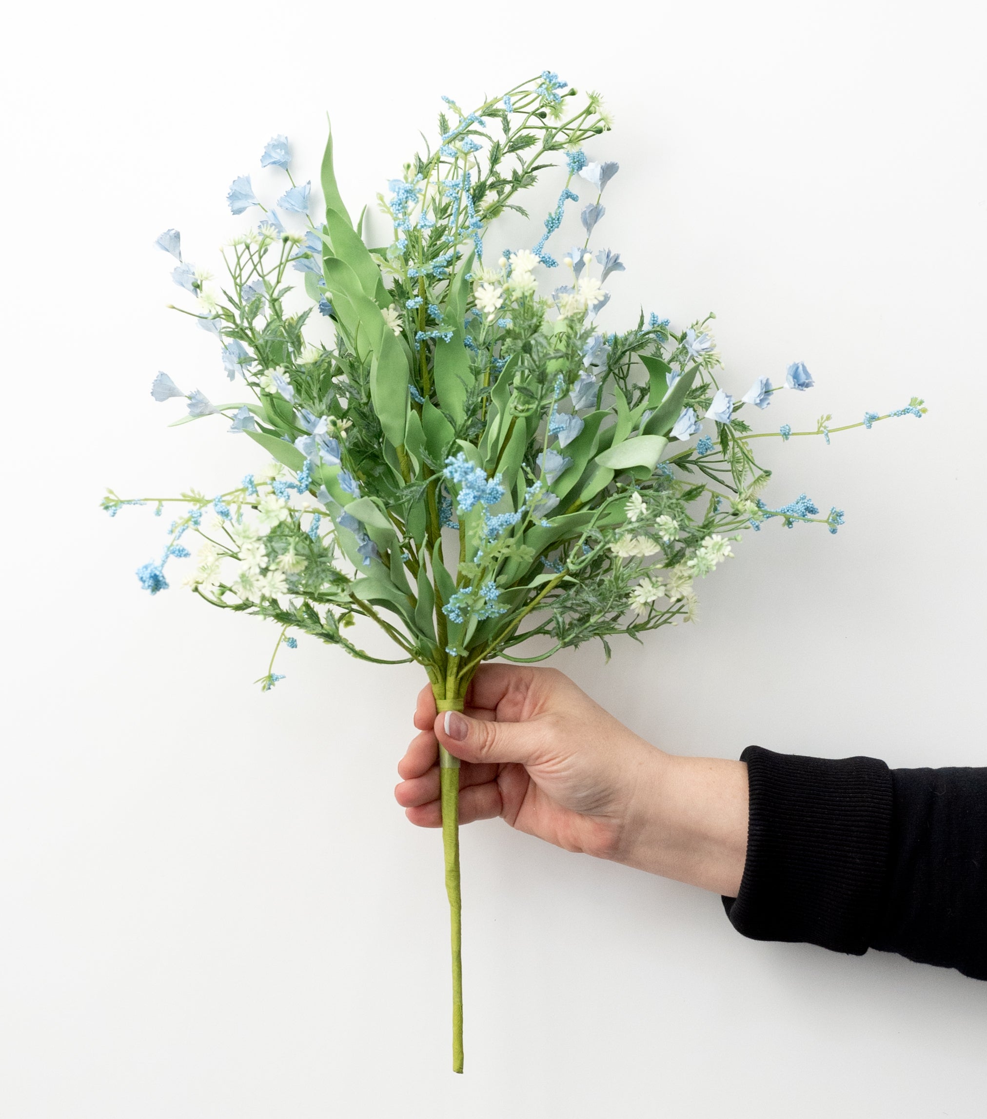 20" Mixed Flower Filler Bush: Blue & Cream detail photo 3