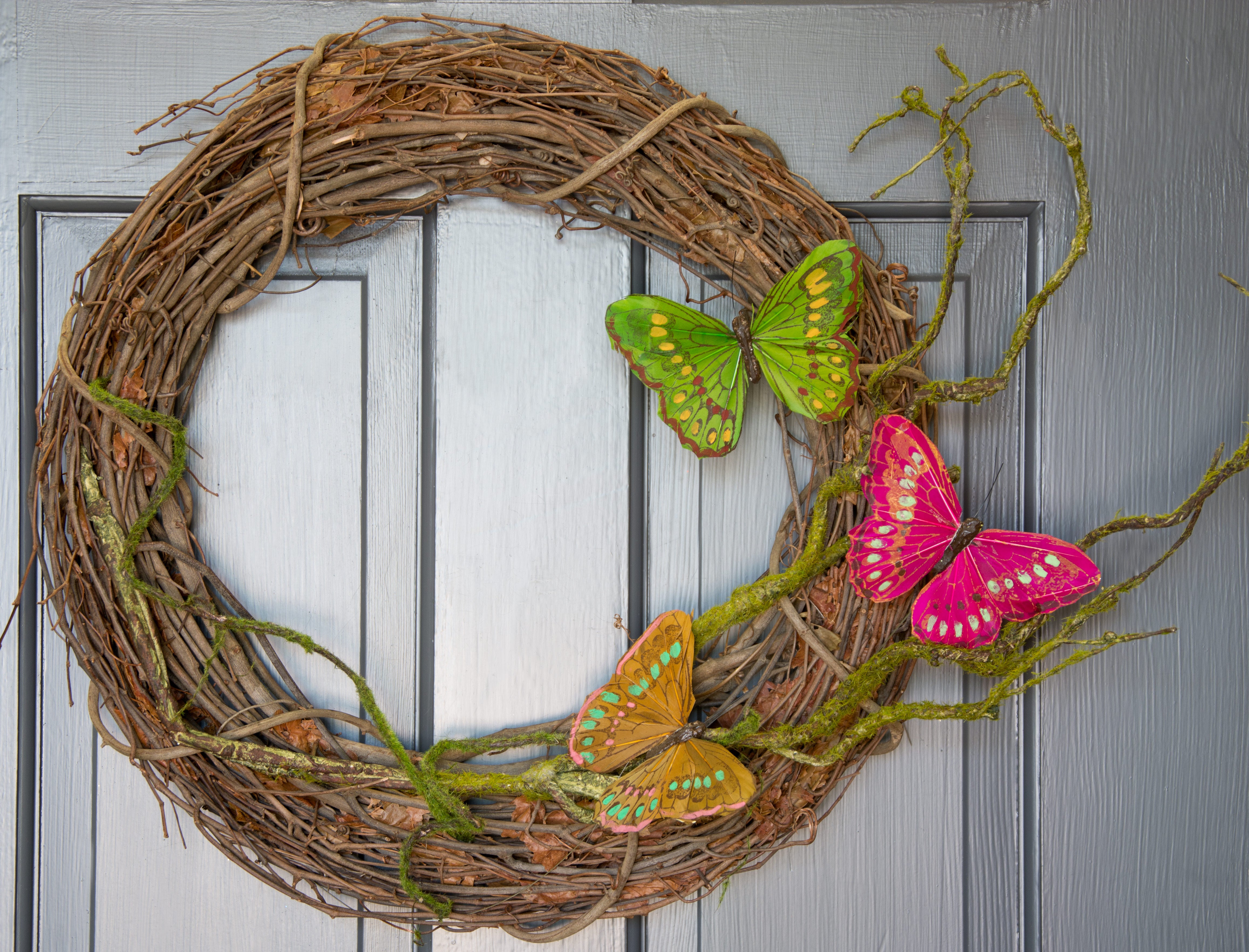 34" Mossy Twig Floral Spray detail photo 3