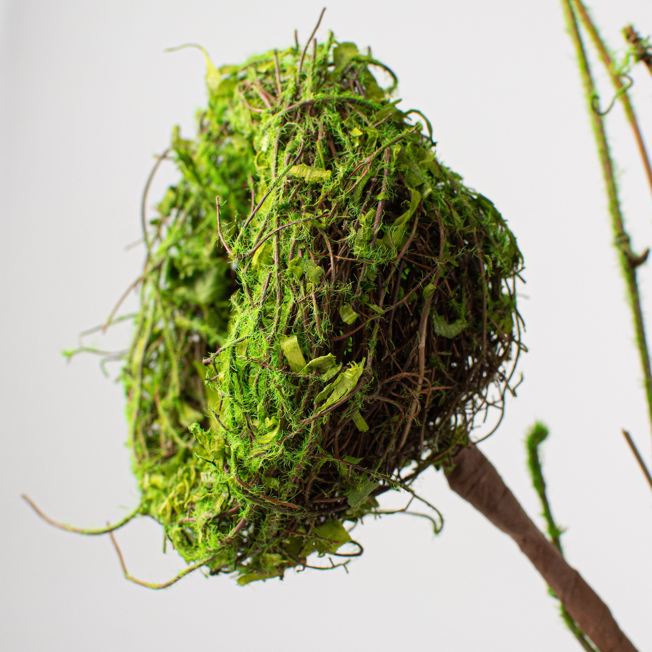 34" Mossy Twig Nest Spray detail photo 3