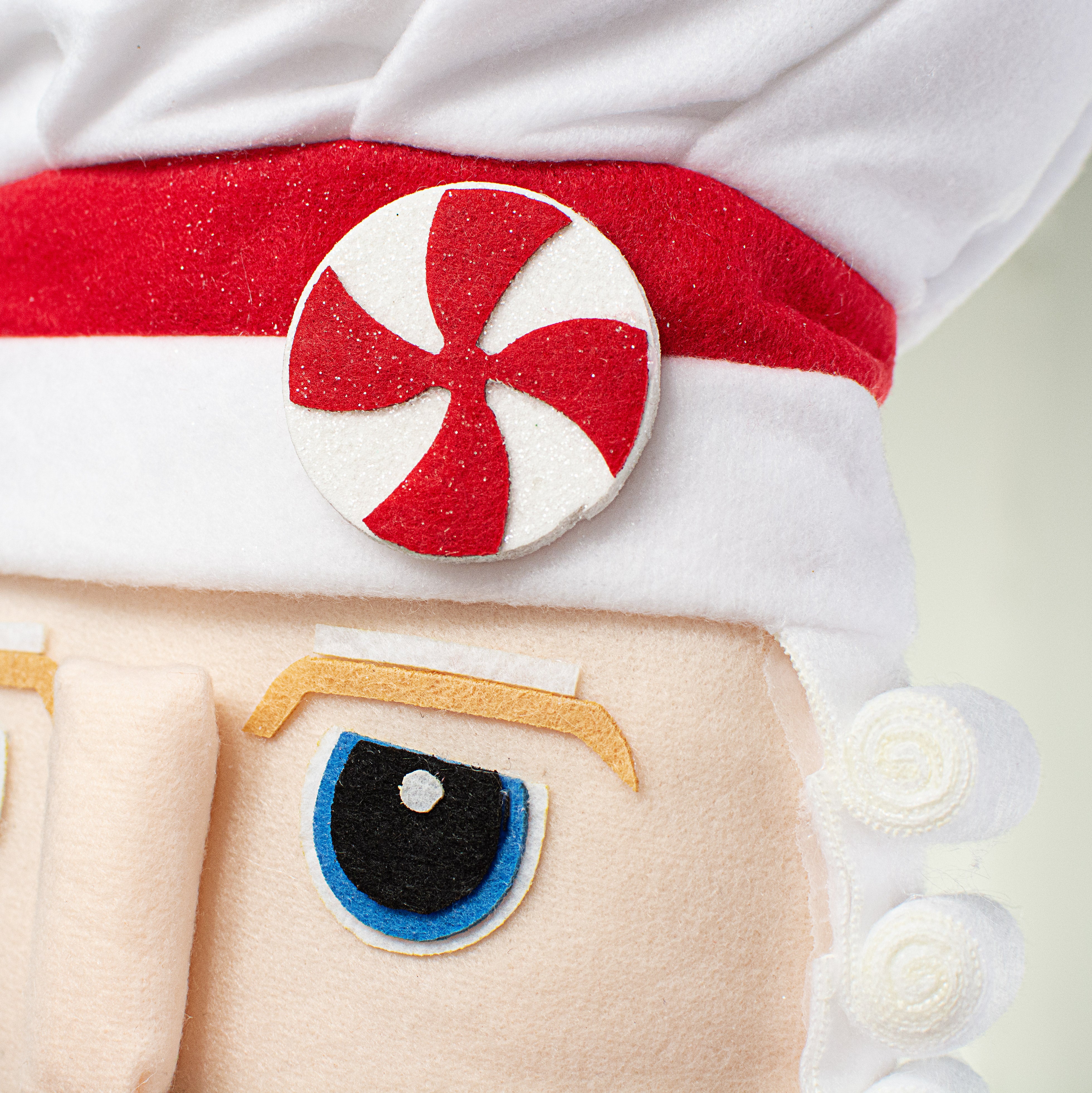 13" Nutcracker Gingerbread Chef Head Wreath Accent detail photo 3