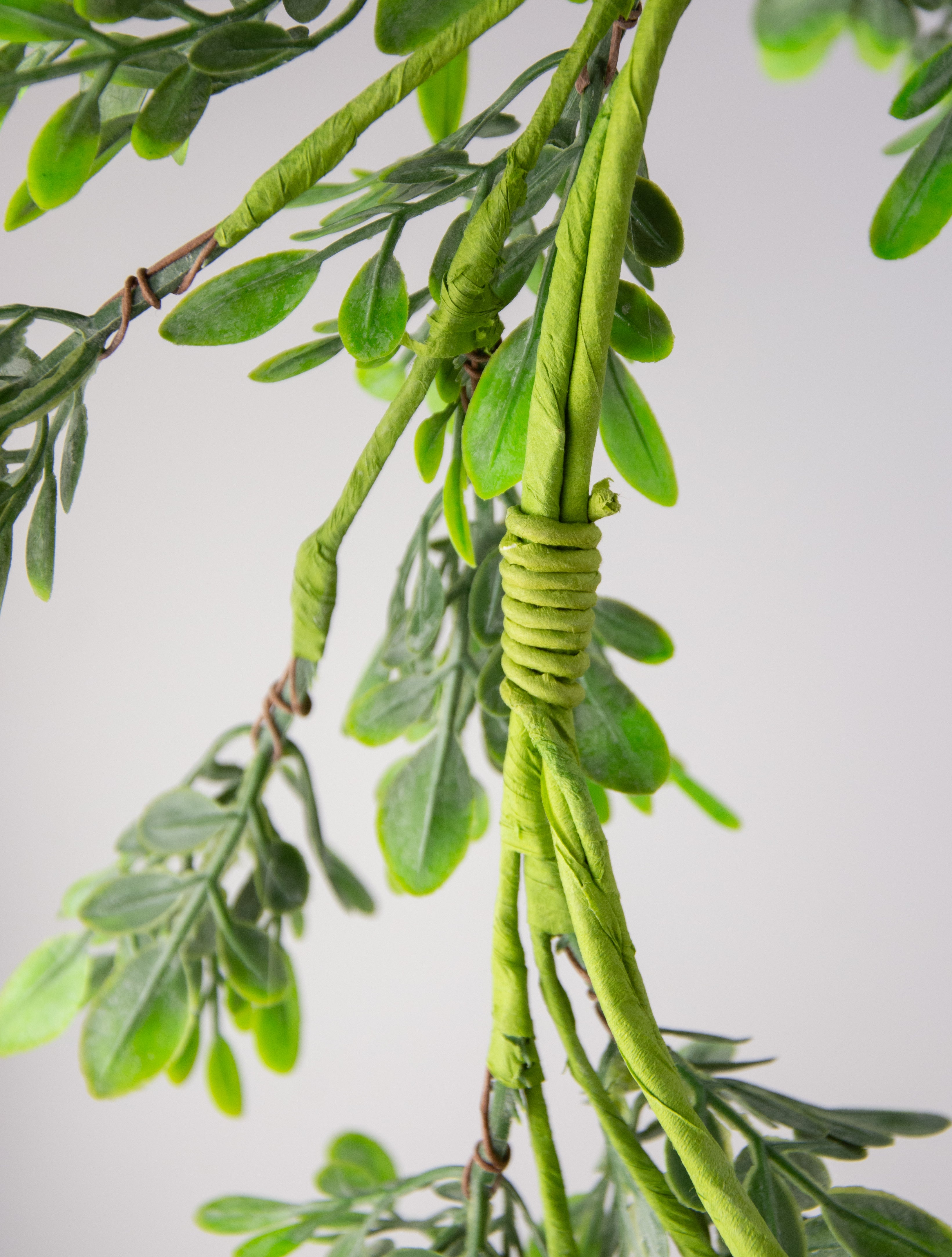 4' Oregonia Greenery Leaves Garland detail photo 4