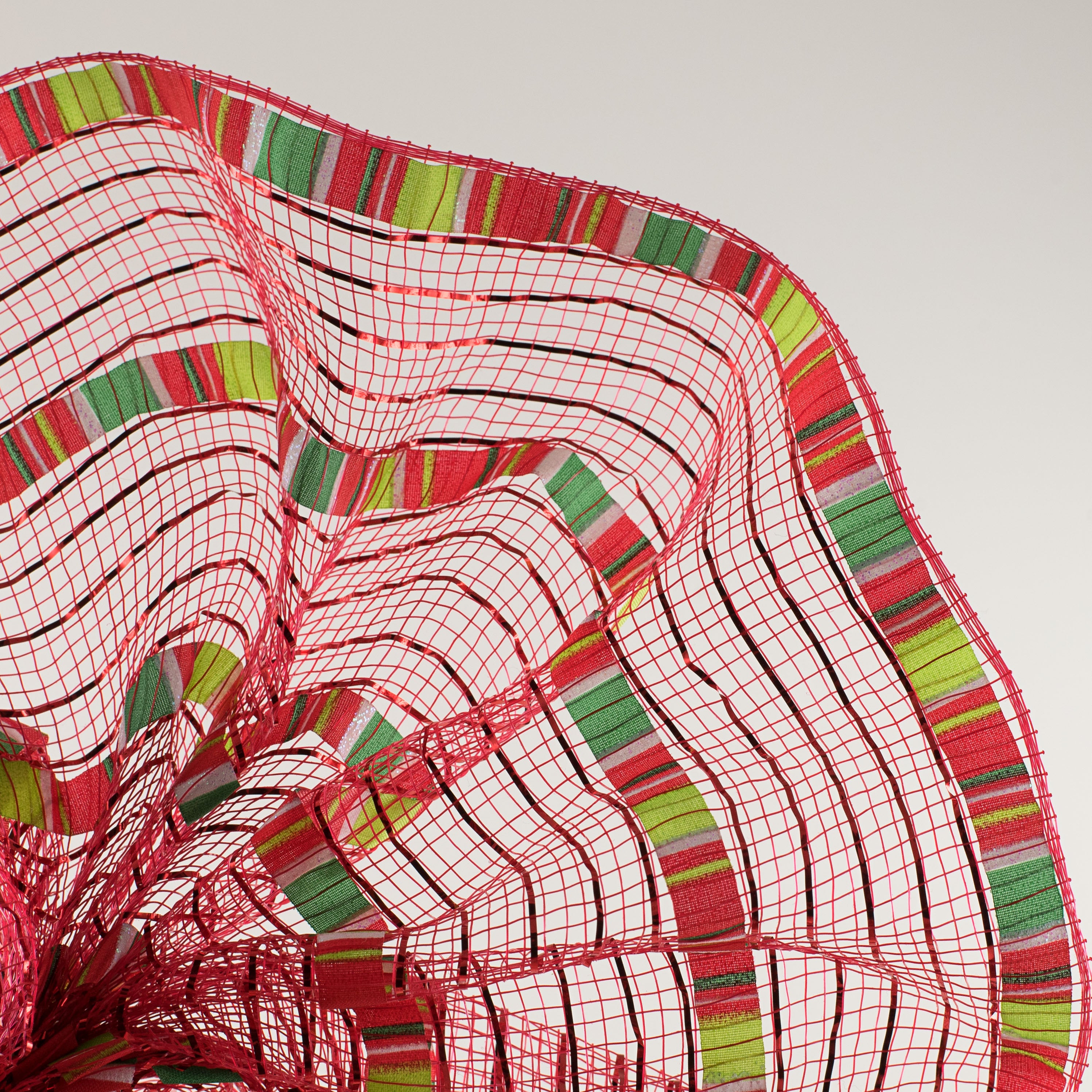 10" Patterned Mesh: Red Metallic & Christmas Print Lifestyle Photo