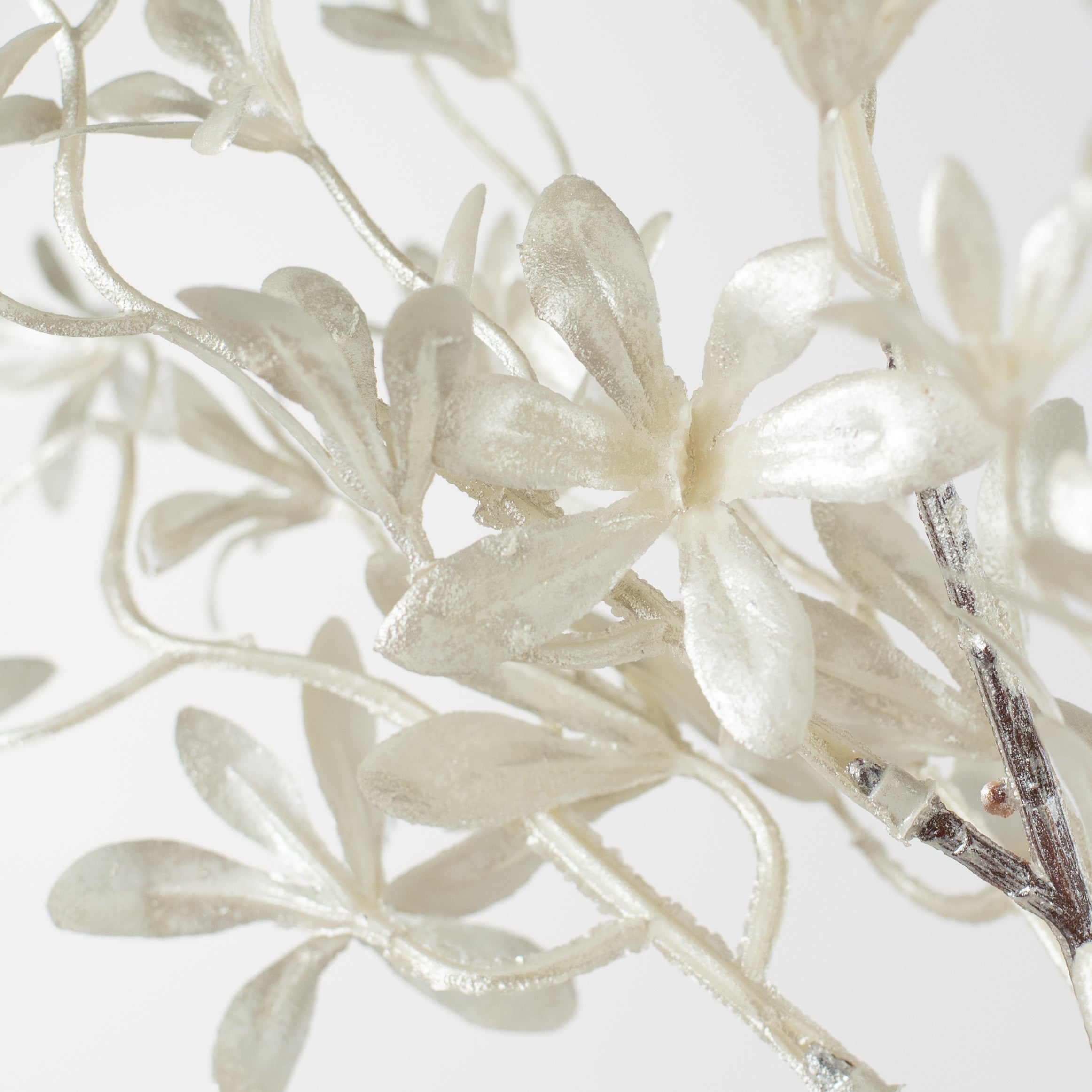 26" Pearl Tweedia Spray: White Lifestyle Photo