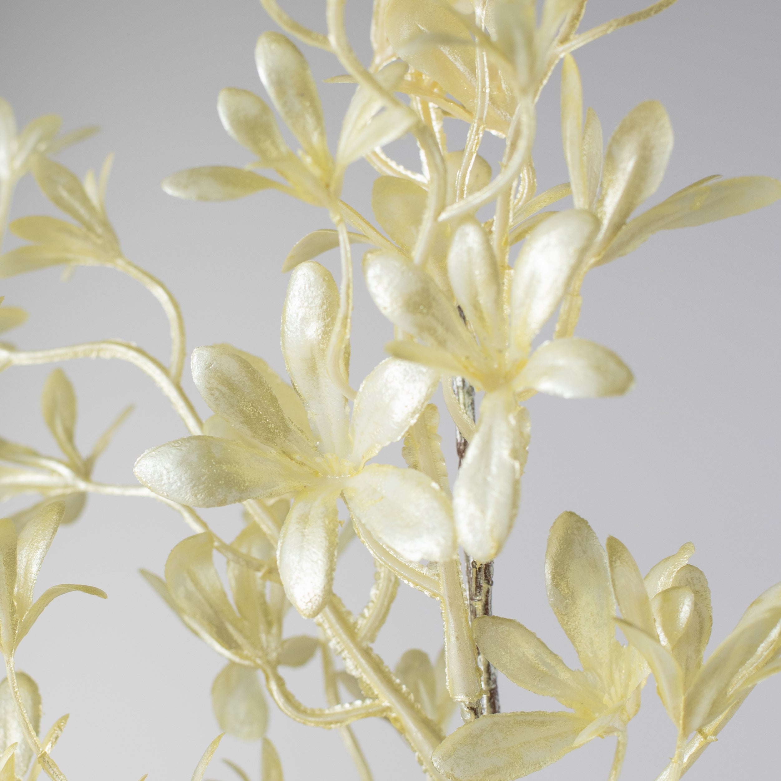 26" Pearl Tweedia Spray: Yellow Lifestyle Photo