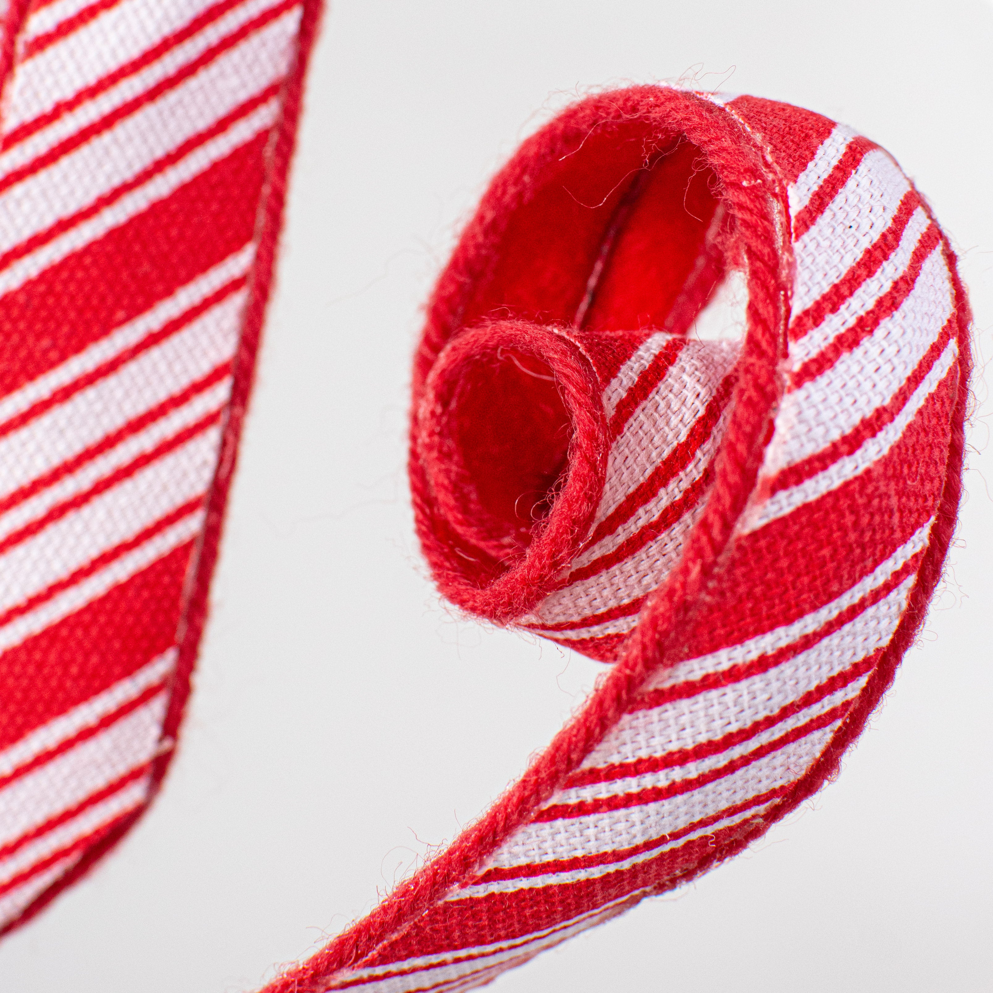 27" Peppermint Curly Spray Lifestyle Photo