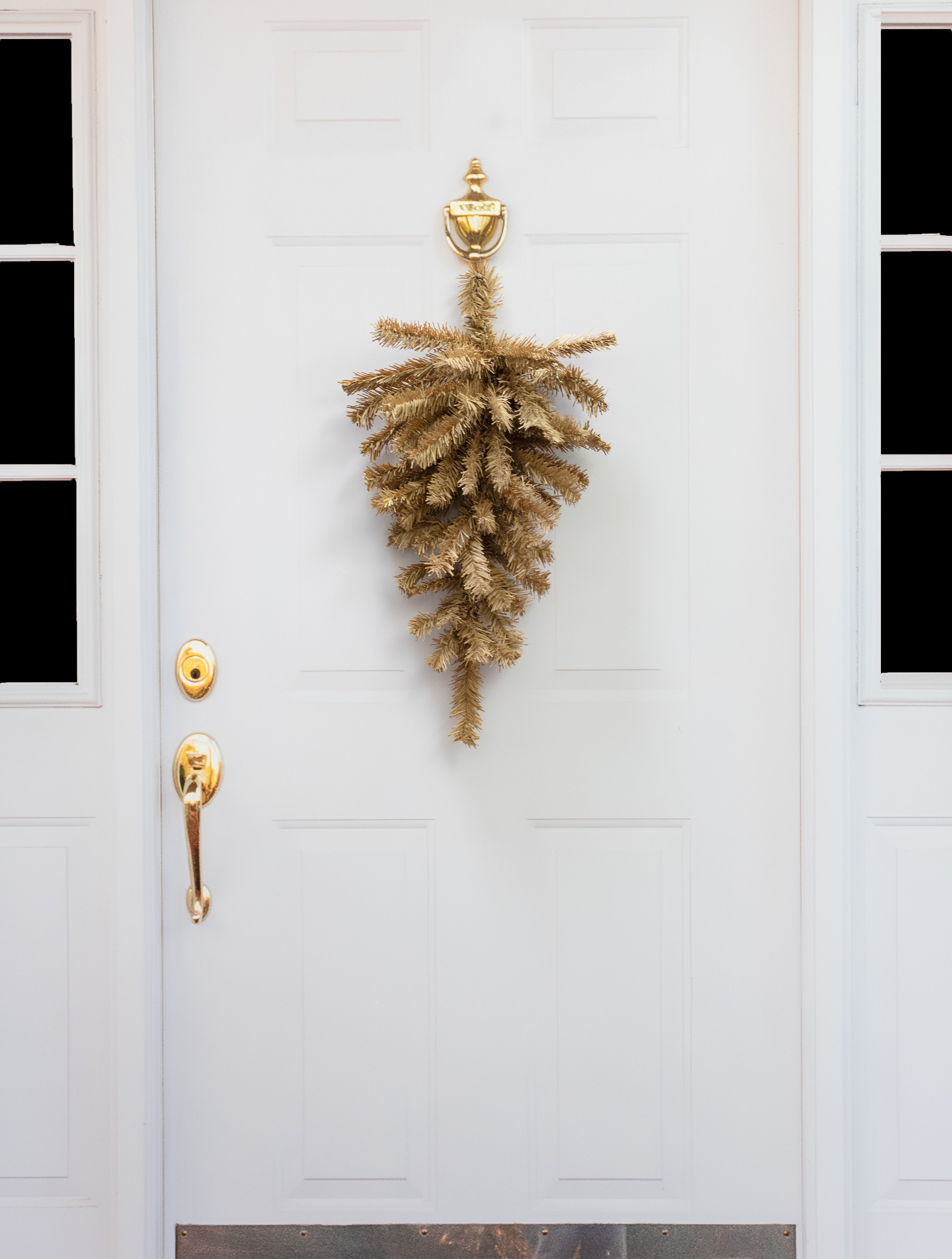 24" Pine Teardrop Swag: Burlap Tan (55 Tips) Lifestyle Photo