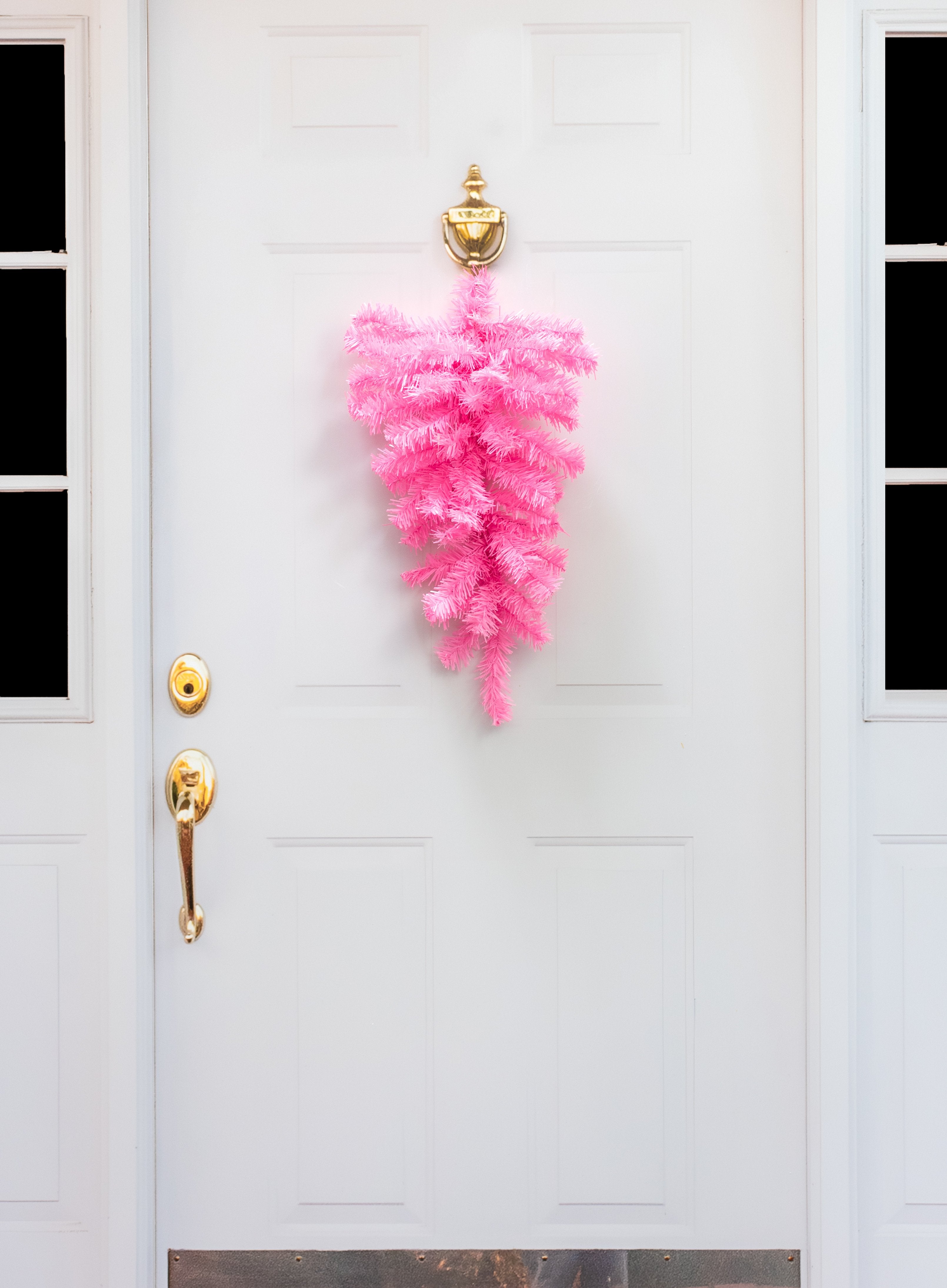 20" Pine Teardrop Swag: Pink (45 Tips) Lifestyle Photo