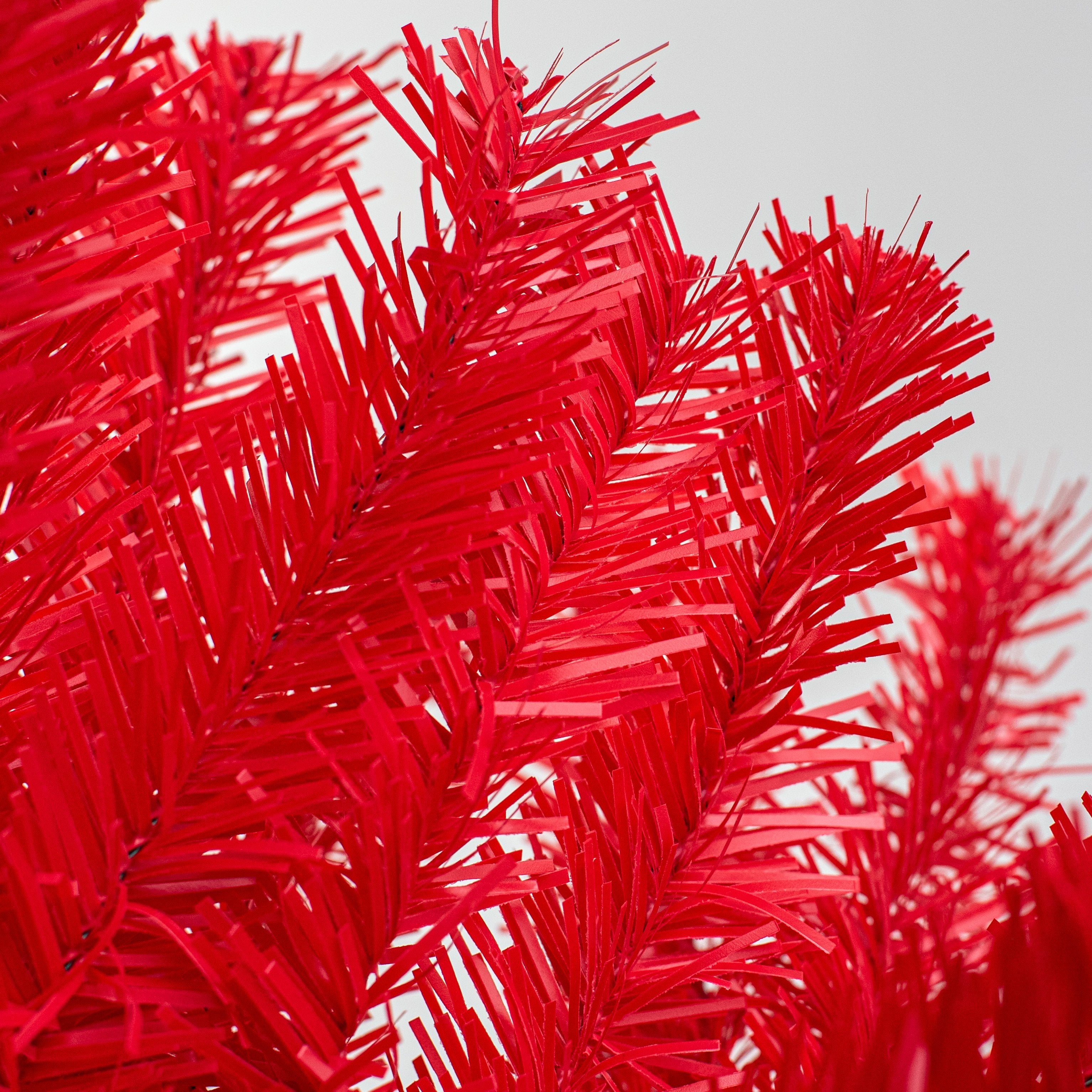 24" Pine Teardrop Swag: Red (55 Tips) detail photo 4