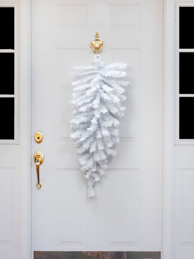 36" Pine Teardrop Swag: White (90 Tips) Lifestyle Photo