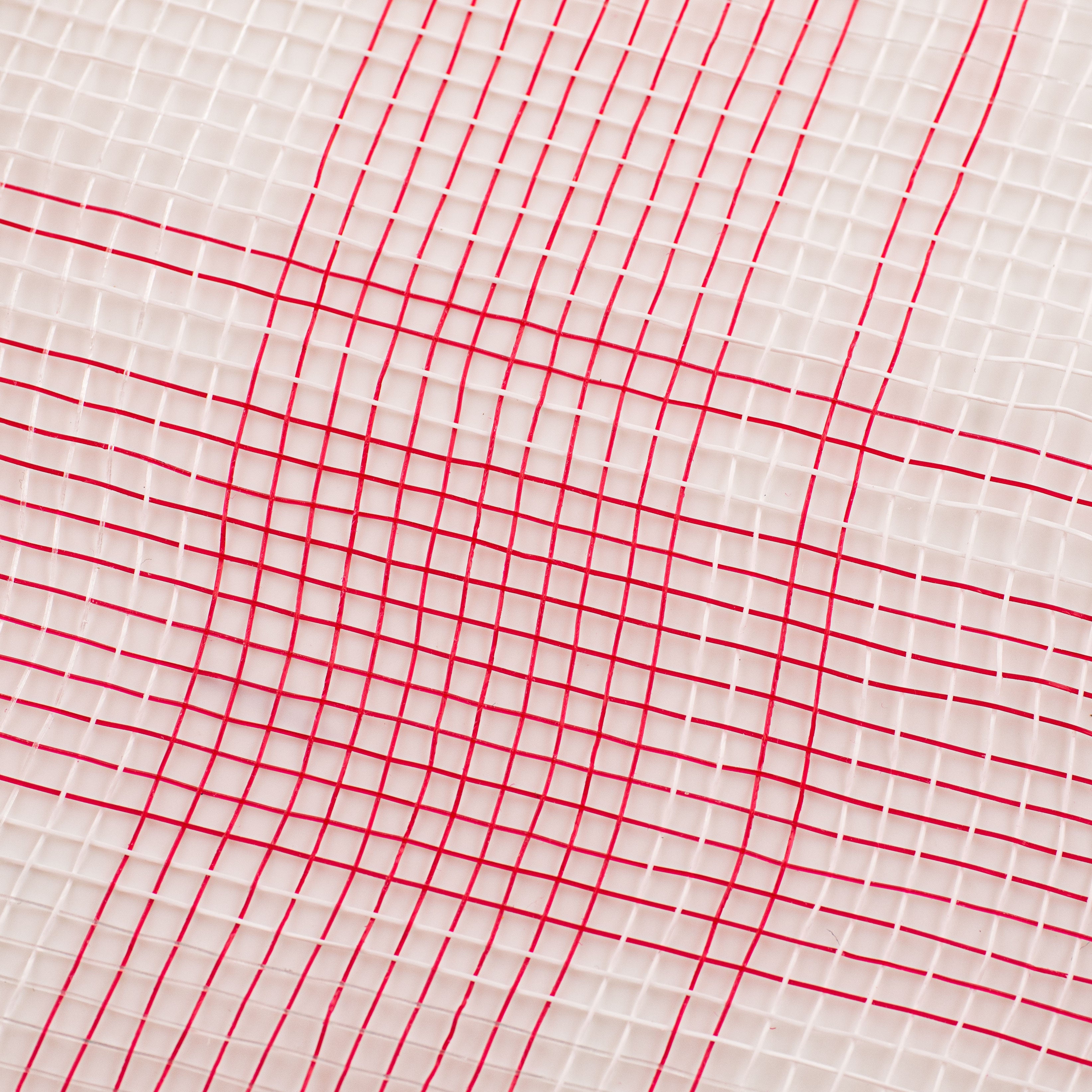 10" Plaid Deco Mesh: Red, White, Clear detail photo 3