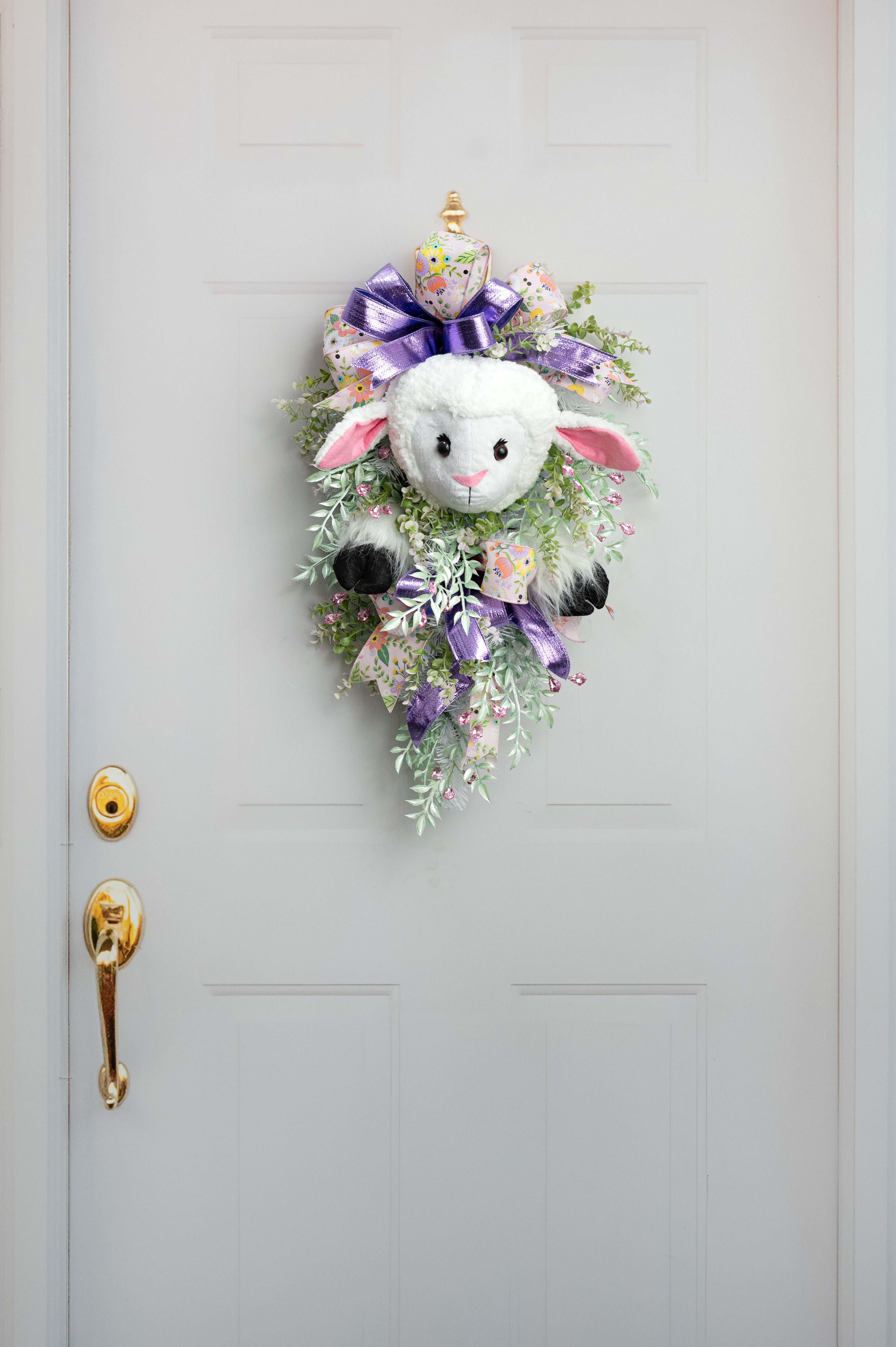 Plush Lamb Face & Paws Wreath Decor Kit (3 Pieces) detail photo 4