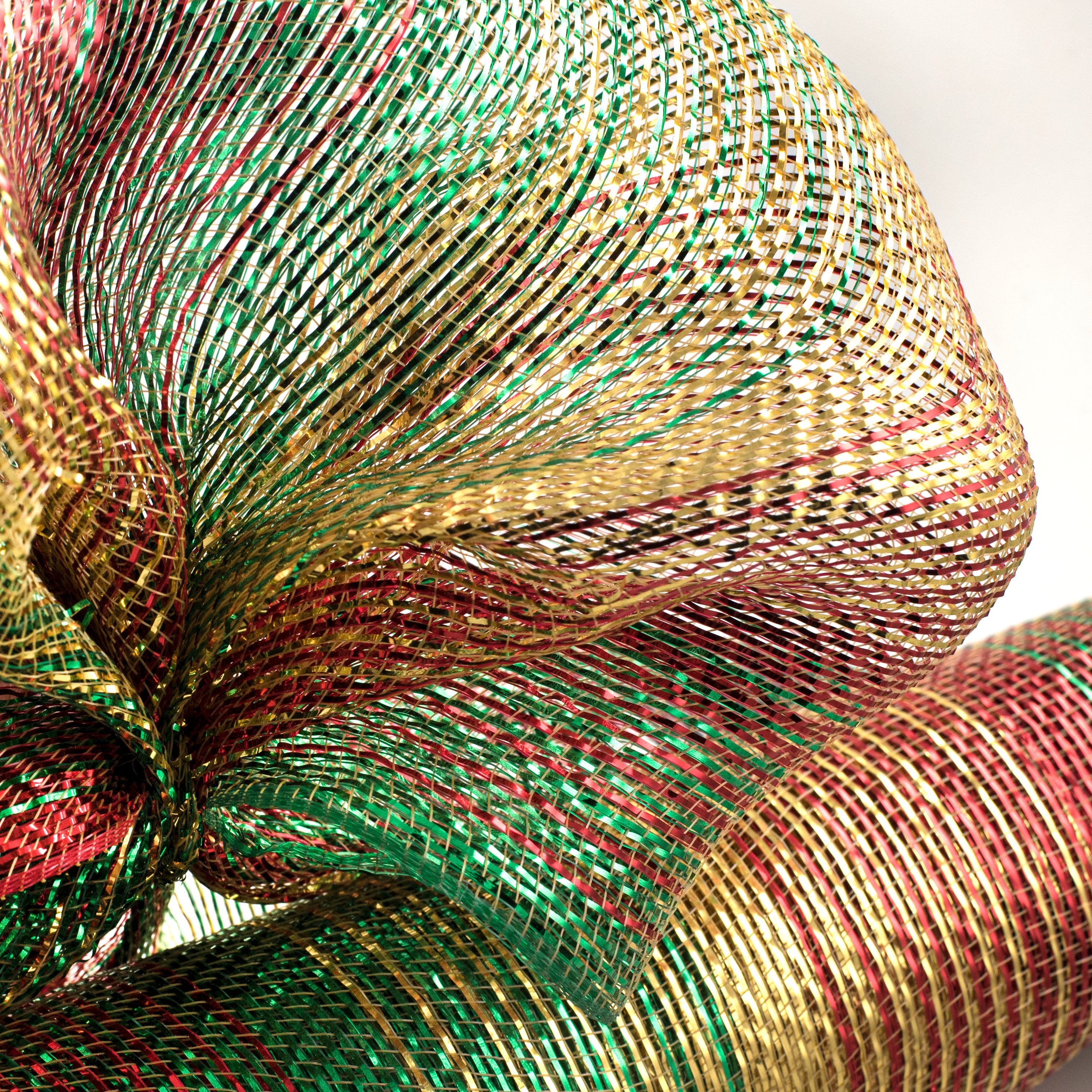 21" Poly Deco Mesh: Metallic Christmas Gold Ombré Lifestyle Photo