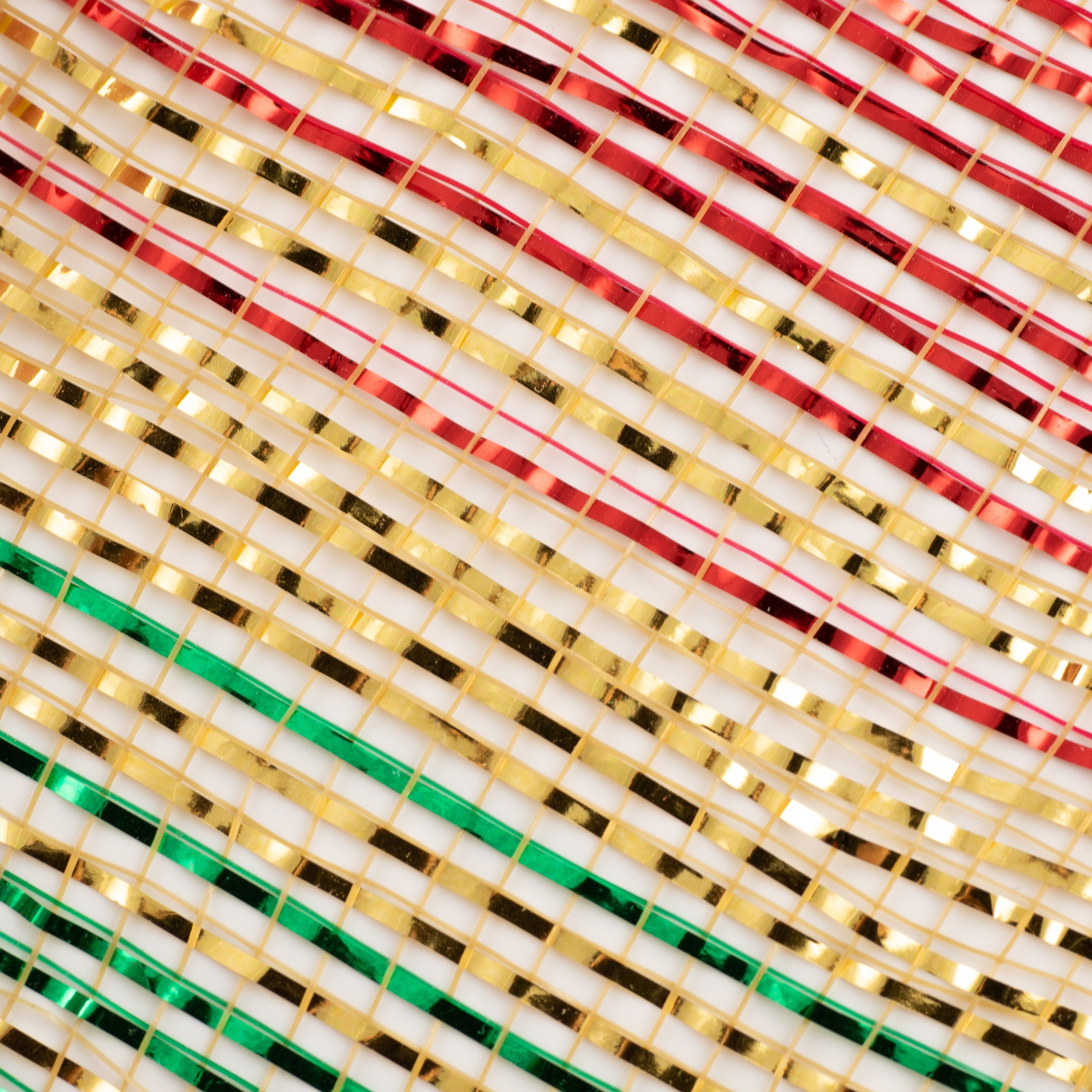 10" Poly Deco Mesh: Metallic Christmas Gold Ombré detail photo 3