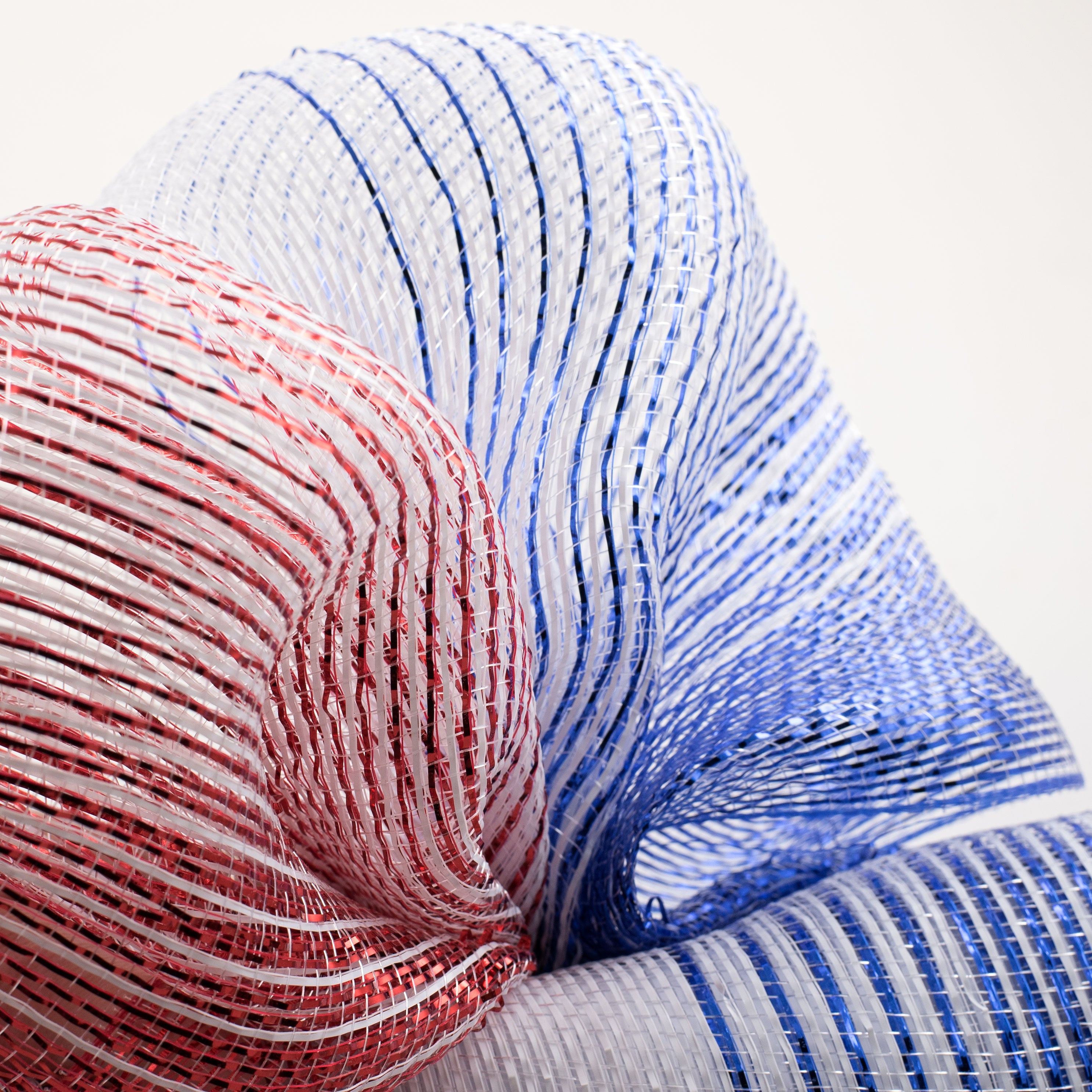 21" Poly Deco Mesh: Metallic Patriotic Ombré Lifestyle Photo