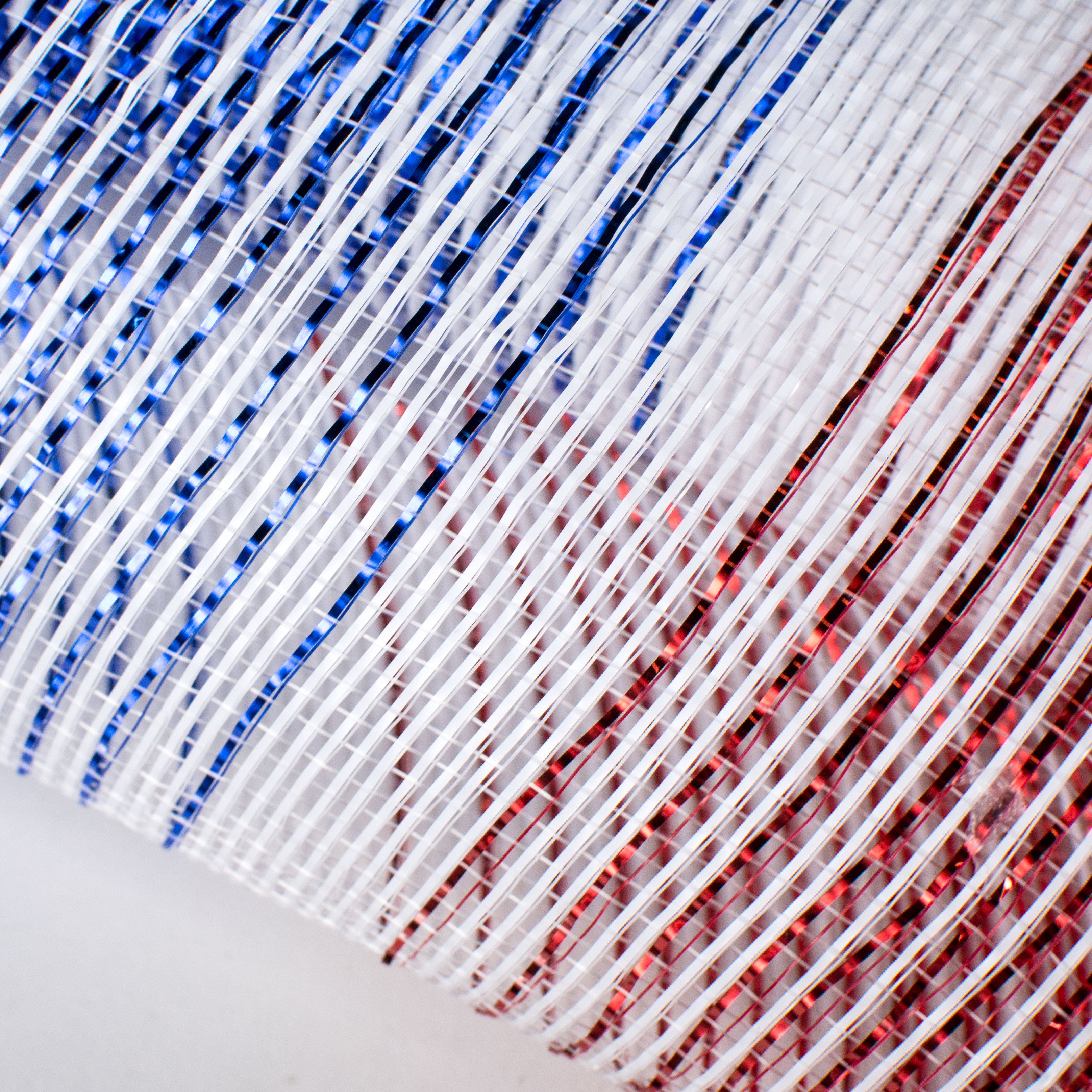 10" Poly Deco Mesh: Metallic Patriotic Ombré detail photo 3