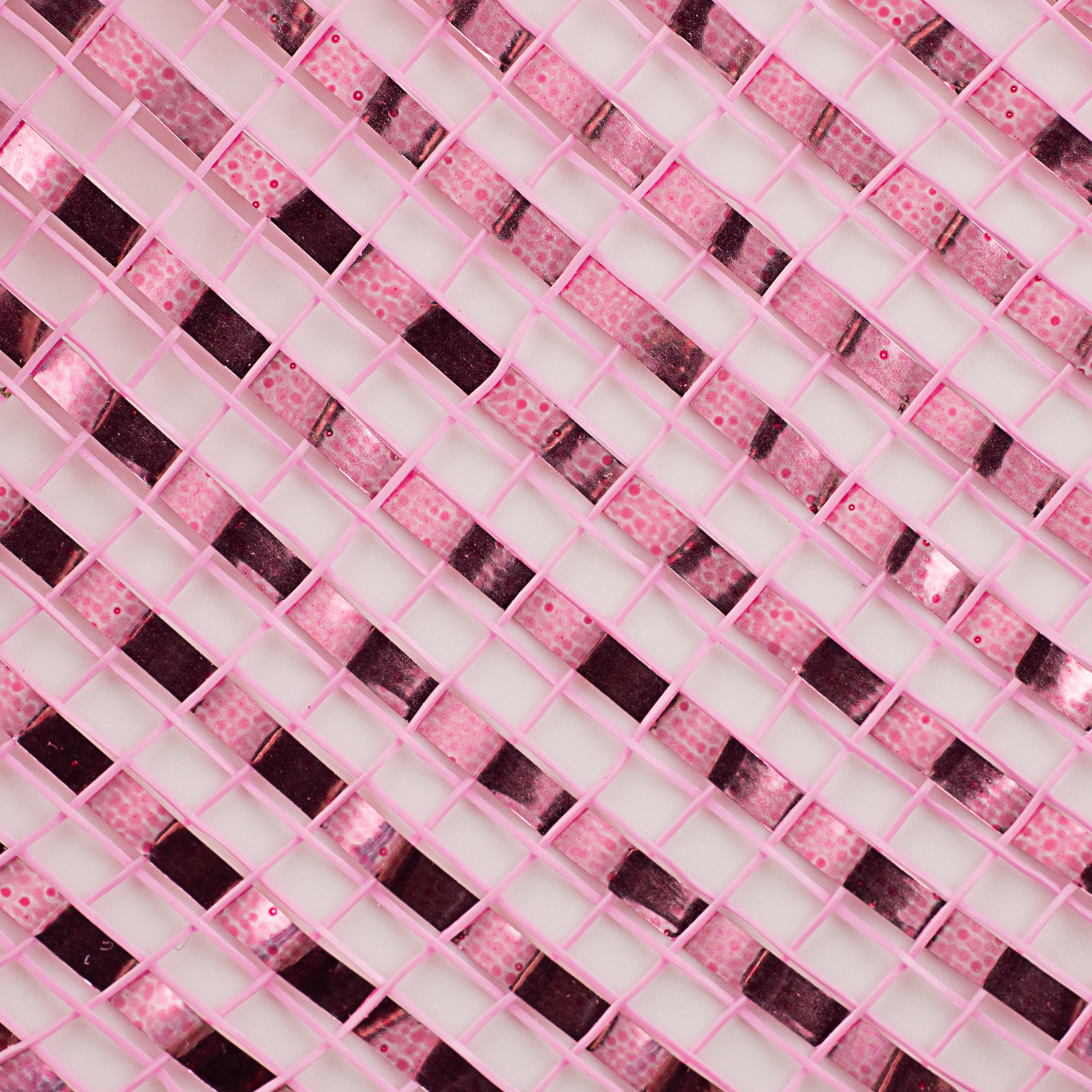 10" Poly Mesh Roll: Deluxe Wide Foil Pink detail photo 3