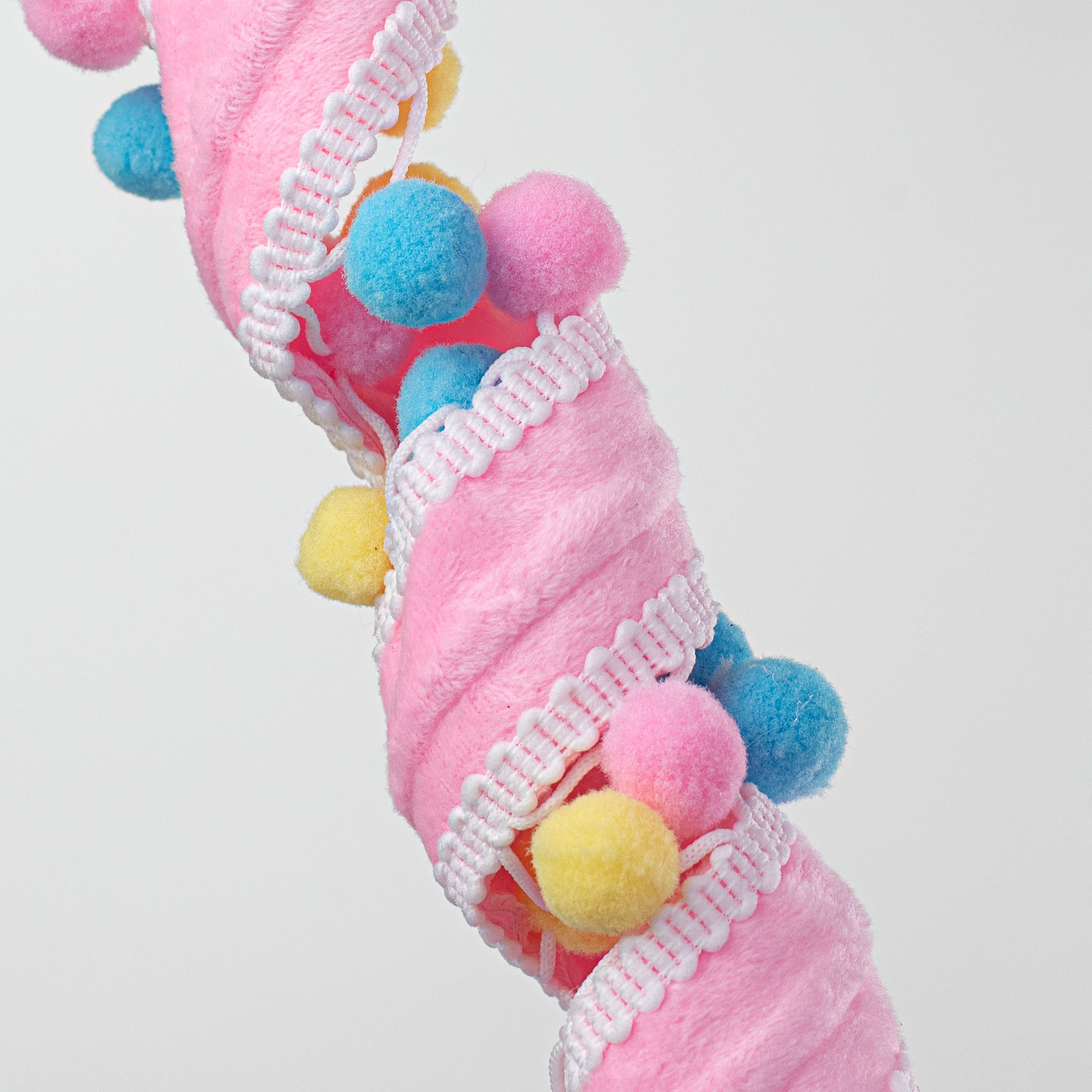 34" Pom Pom Curly Spray: Pink Lifestyle Photo