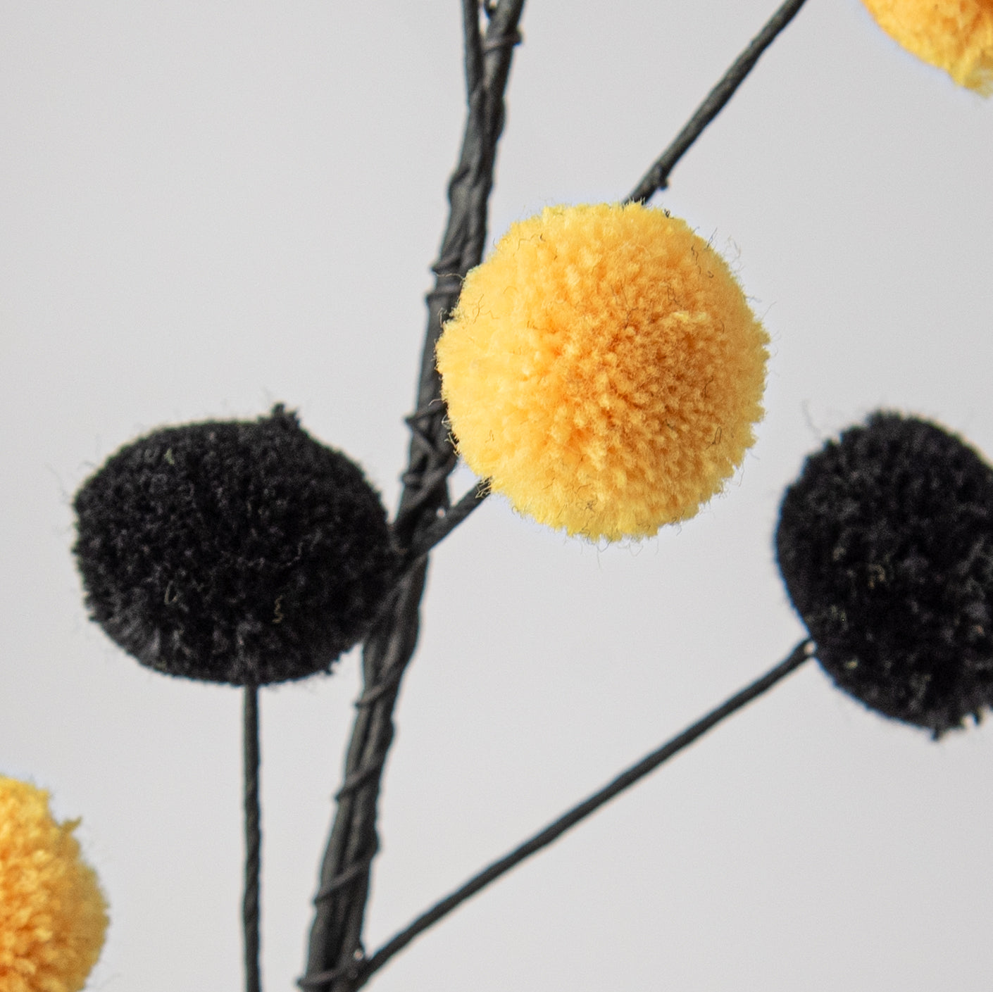 5' Pom Pom Wire Garland: Yellow & Black detail photo 3