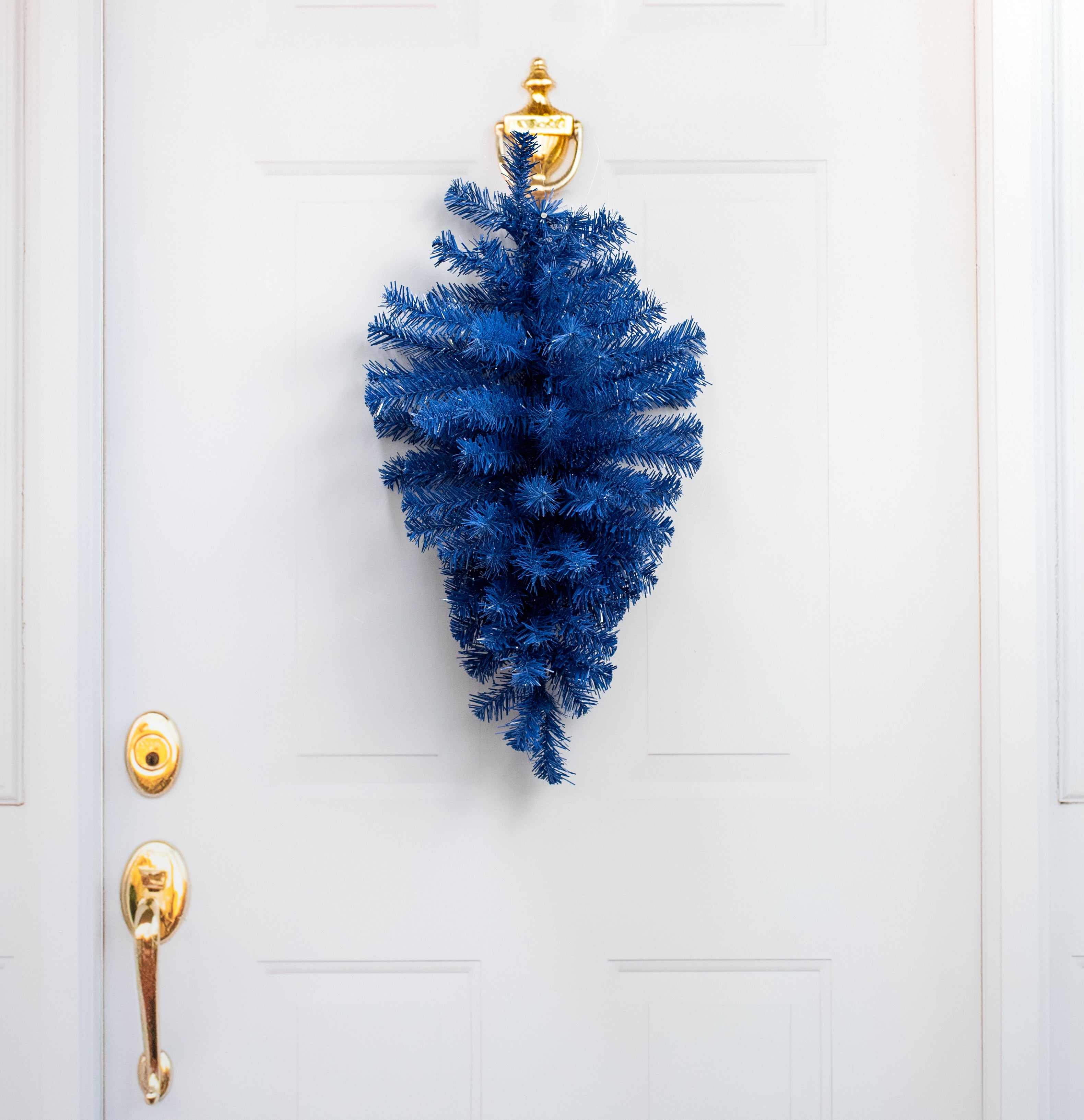 24" PVC Pine Teardrop Swag: Blue Lifestyle Photo