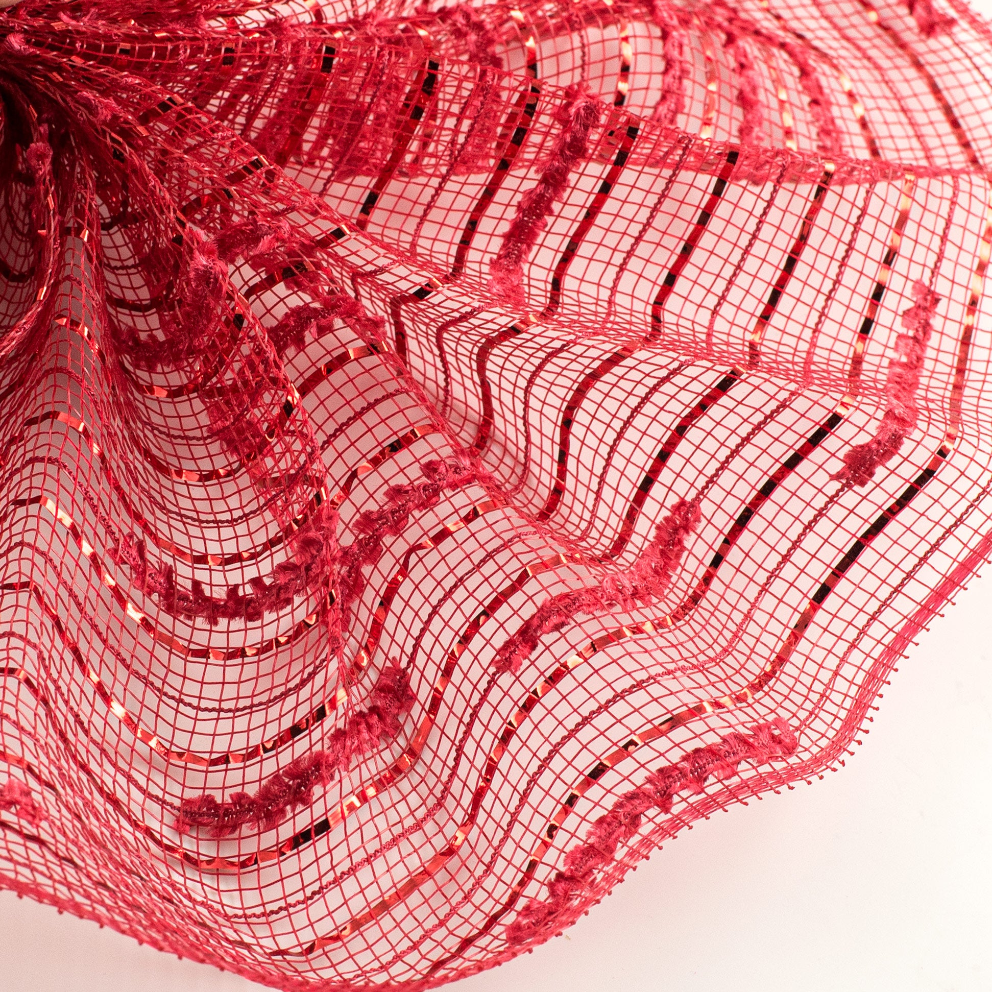 10" Random Double Drift with Foil Mesh: Red Lifestyle Photo