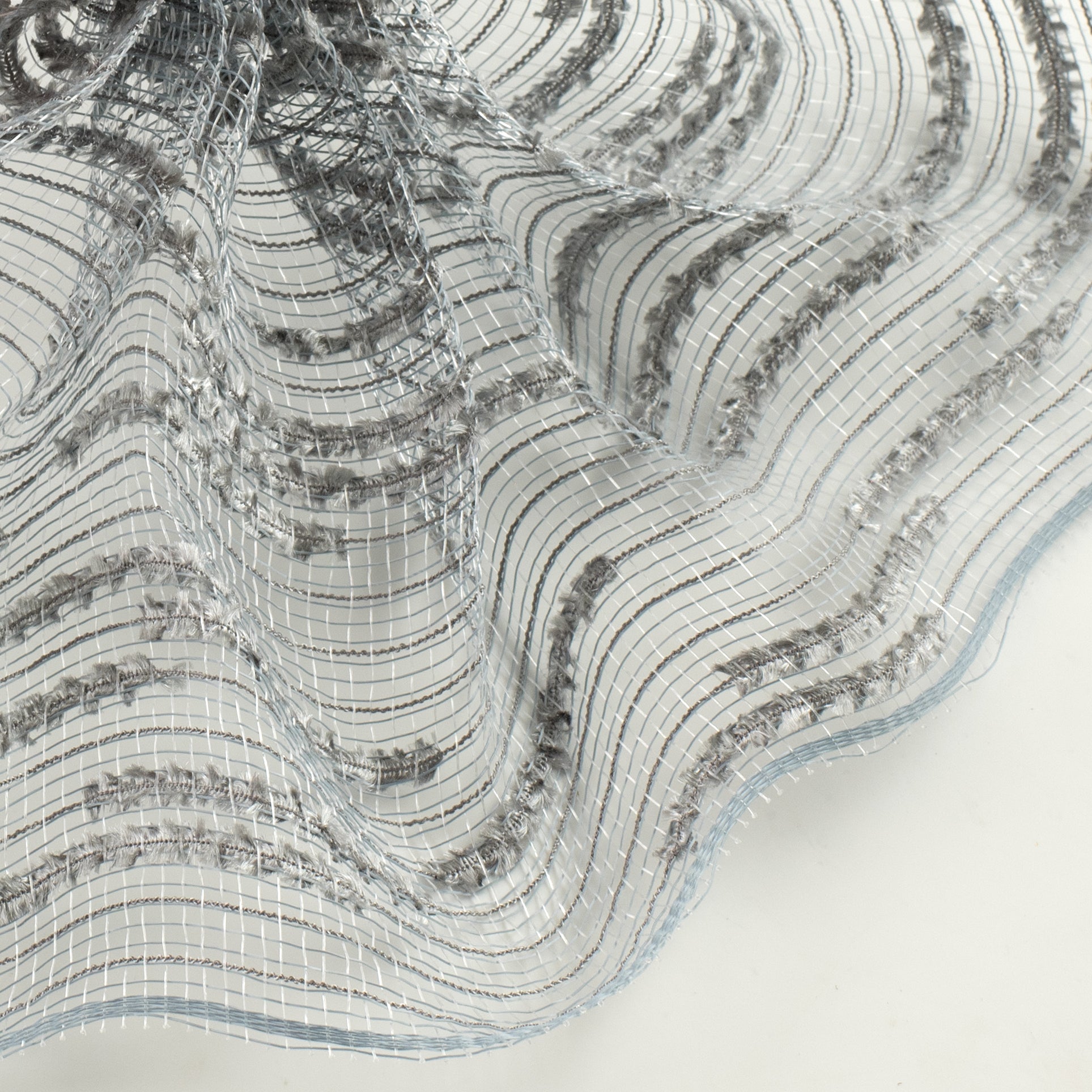 10" Random Double Drift Mesh: Silver Lifestyle Photo