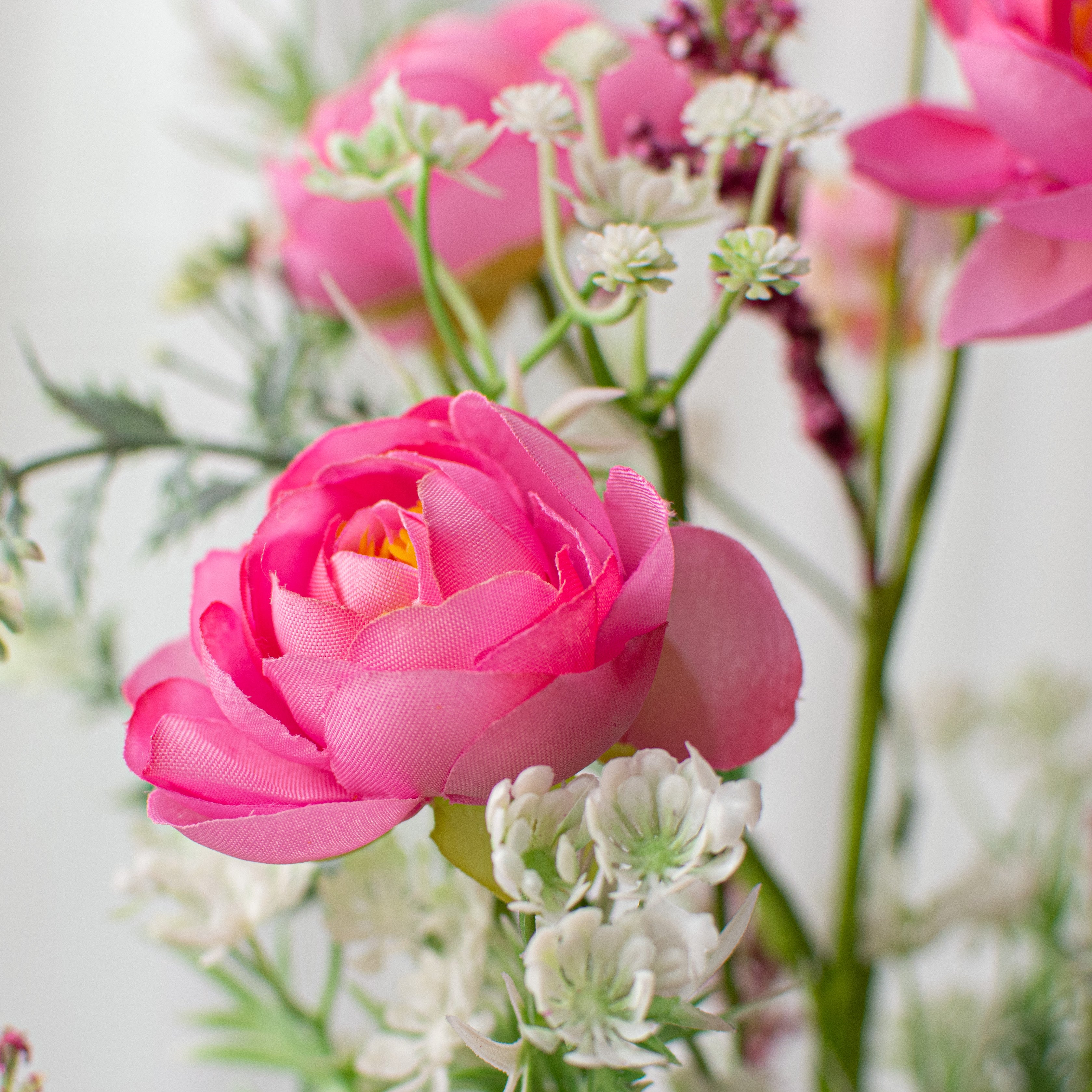21" Ranunculus Filler Bush: Fuchsia Pink detail photo 4