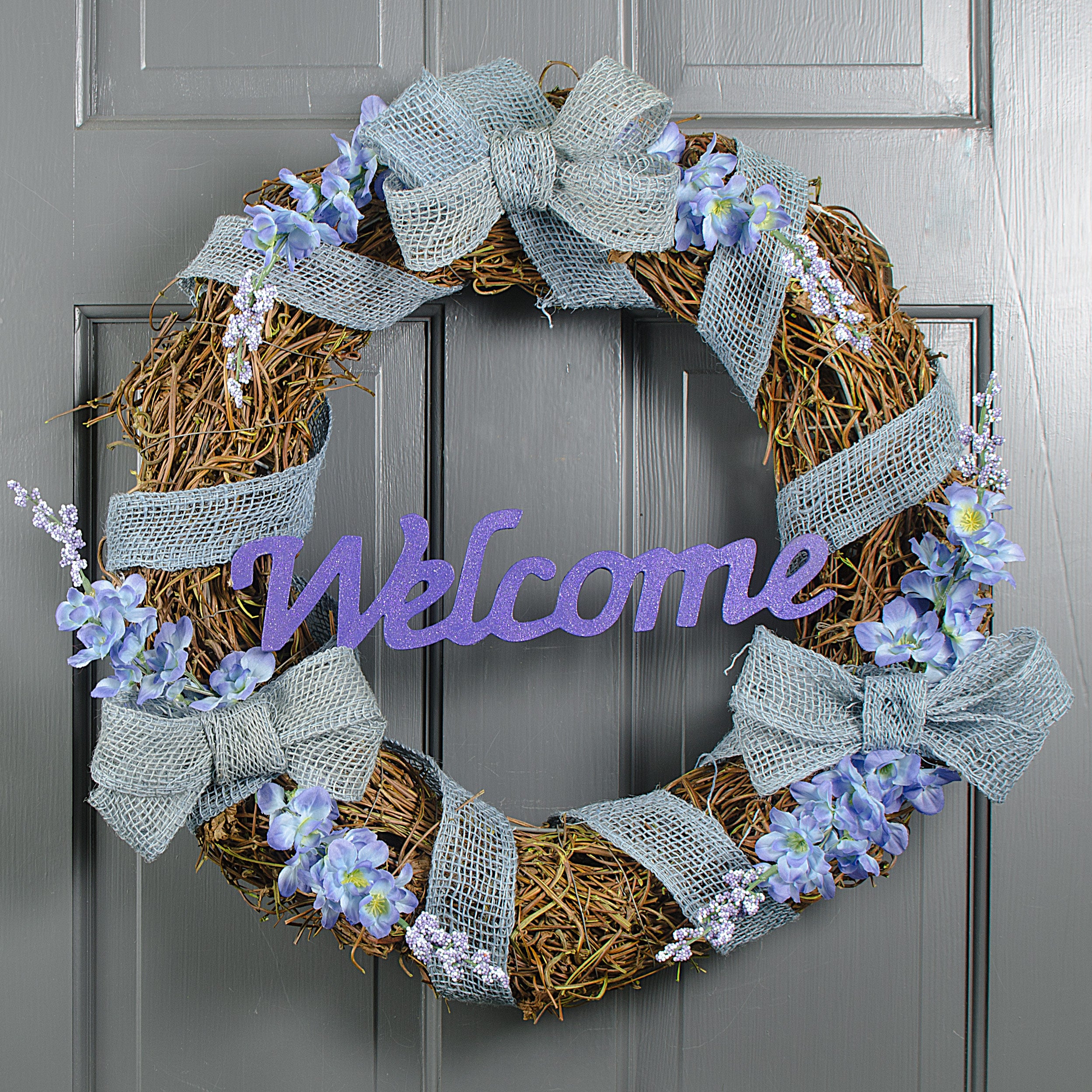 18" Round Grapevine Wreath: Natural detail photo 3