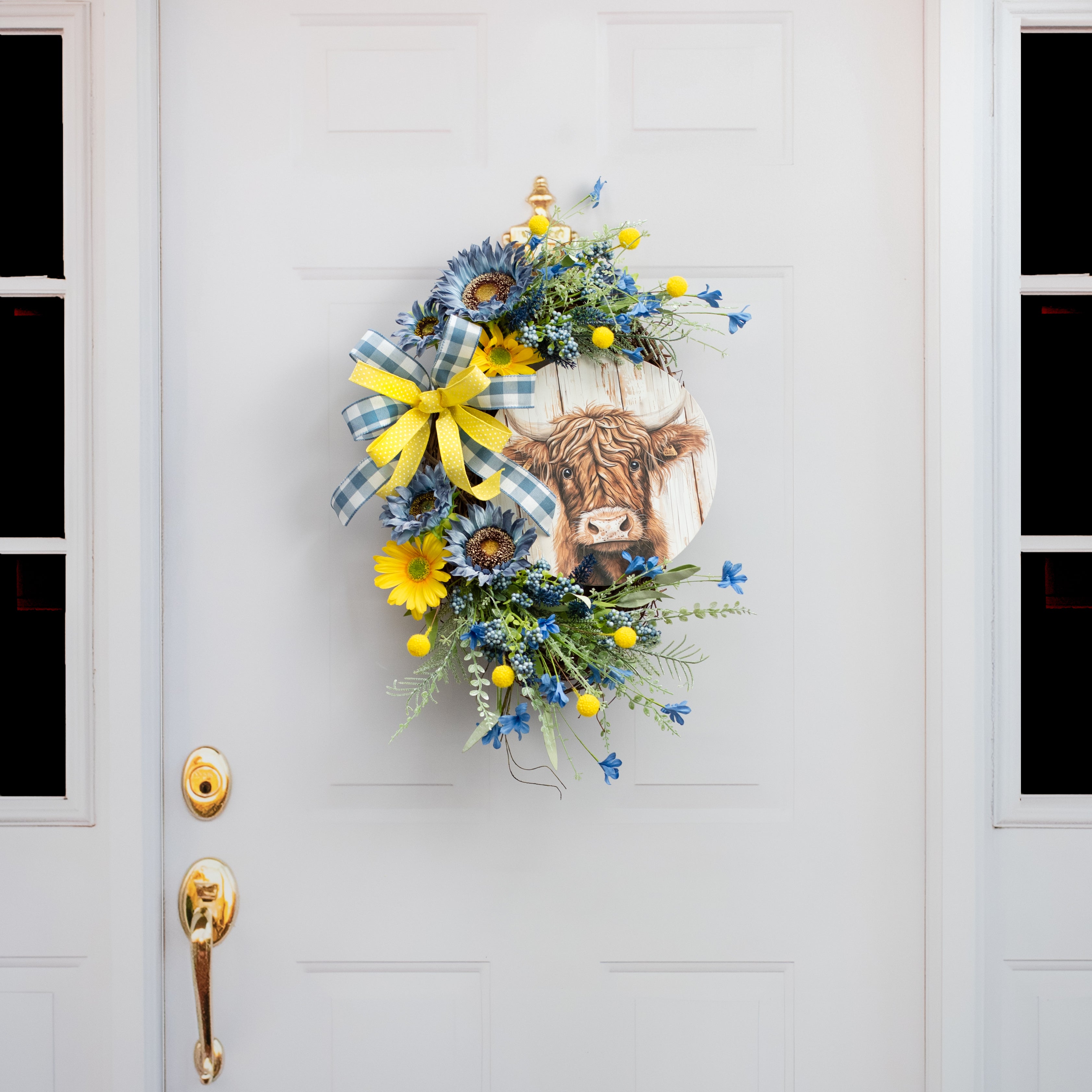 10.5" Round Waterproof Accent Sign: Highland Cow on Wood detail photo 4