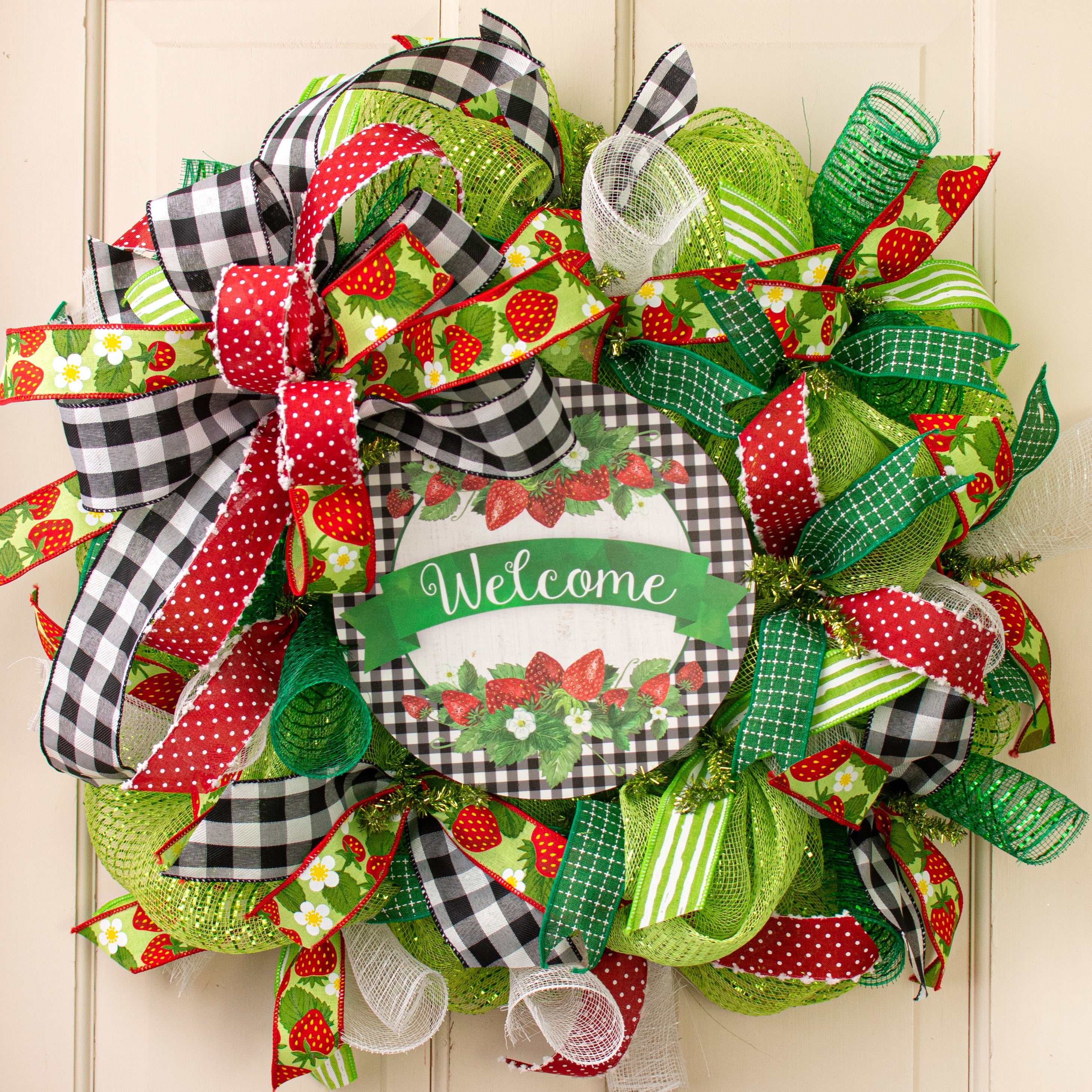 9.4" Round Waterproof Sign: Welcome Strawberry Lifestyle Photo