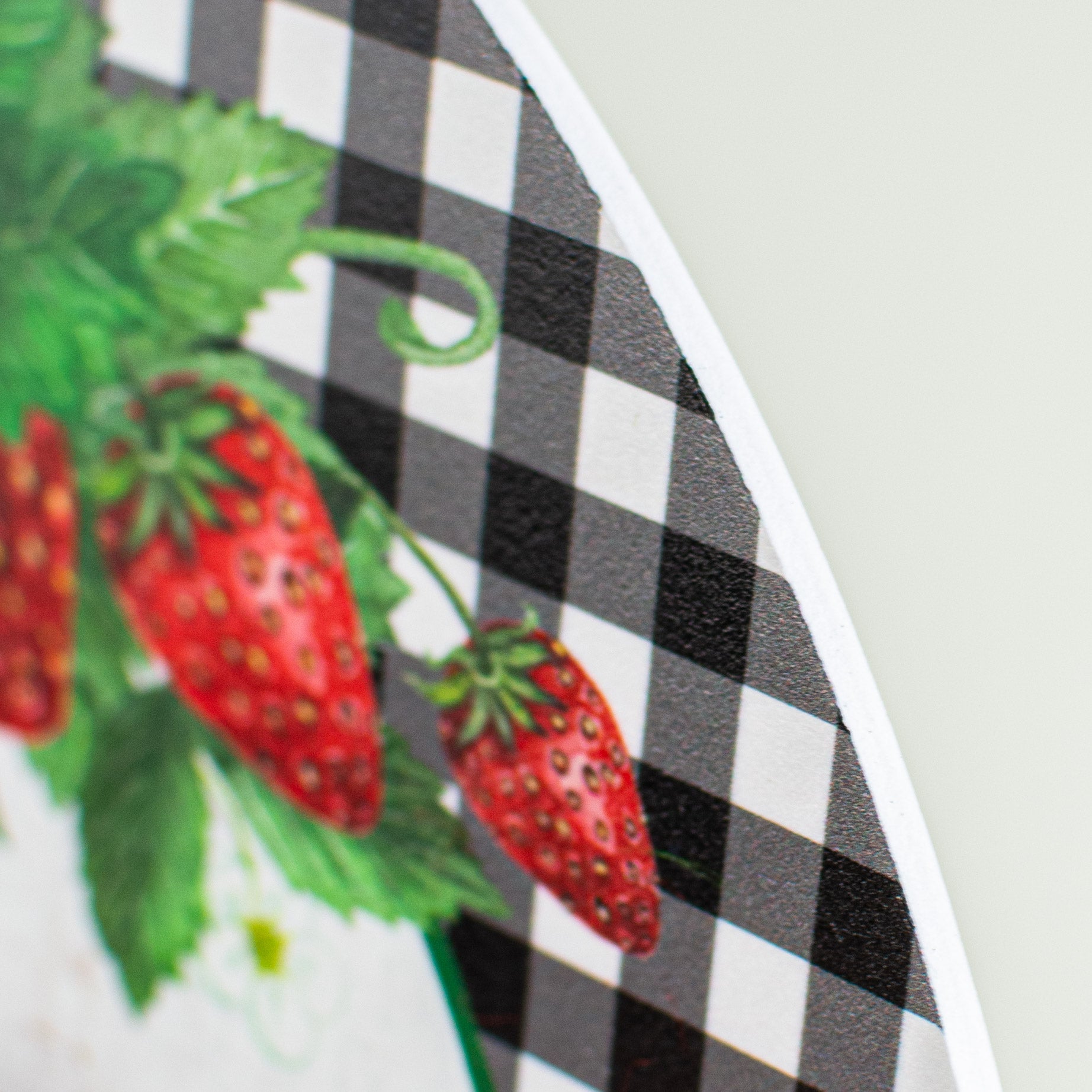 9.4" Round Waterproof Sign: Welcome Strawberry detail photo 3