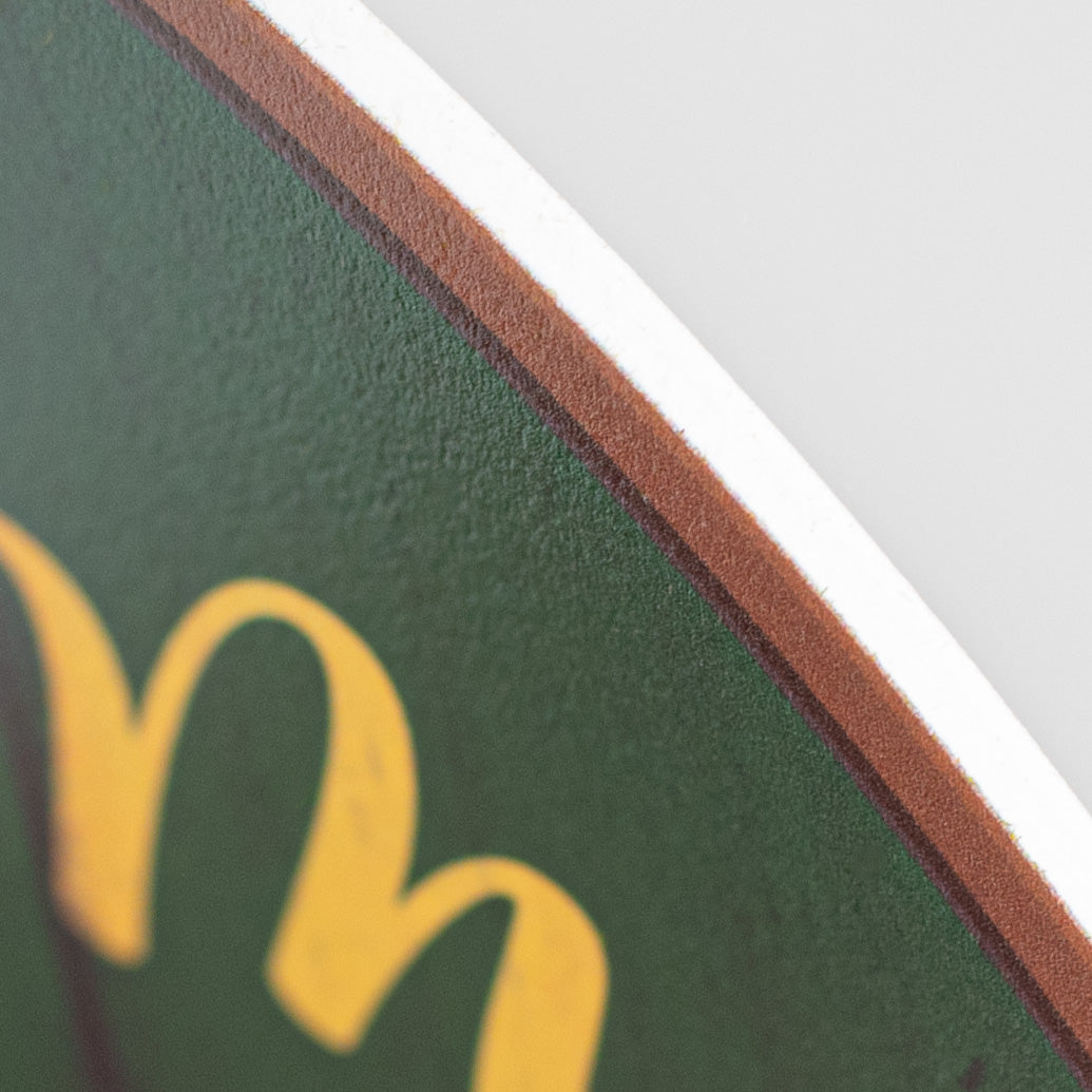 9.4" Round Waterproof Sign: Welcome Strawberry on Green detail photo 3