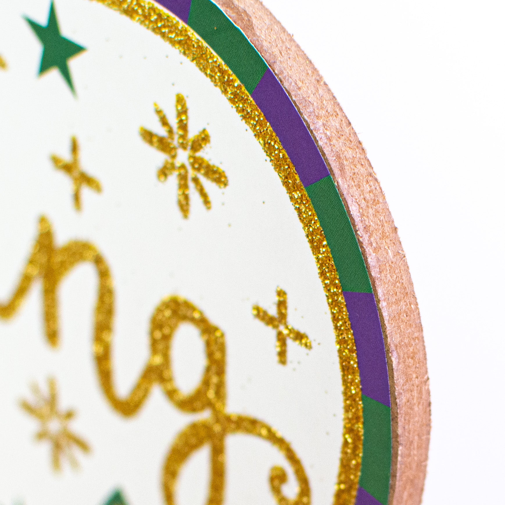 10" Scalloped Wooden Sign: Beads & Bling Mardi Gras Thing detail photo 3