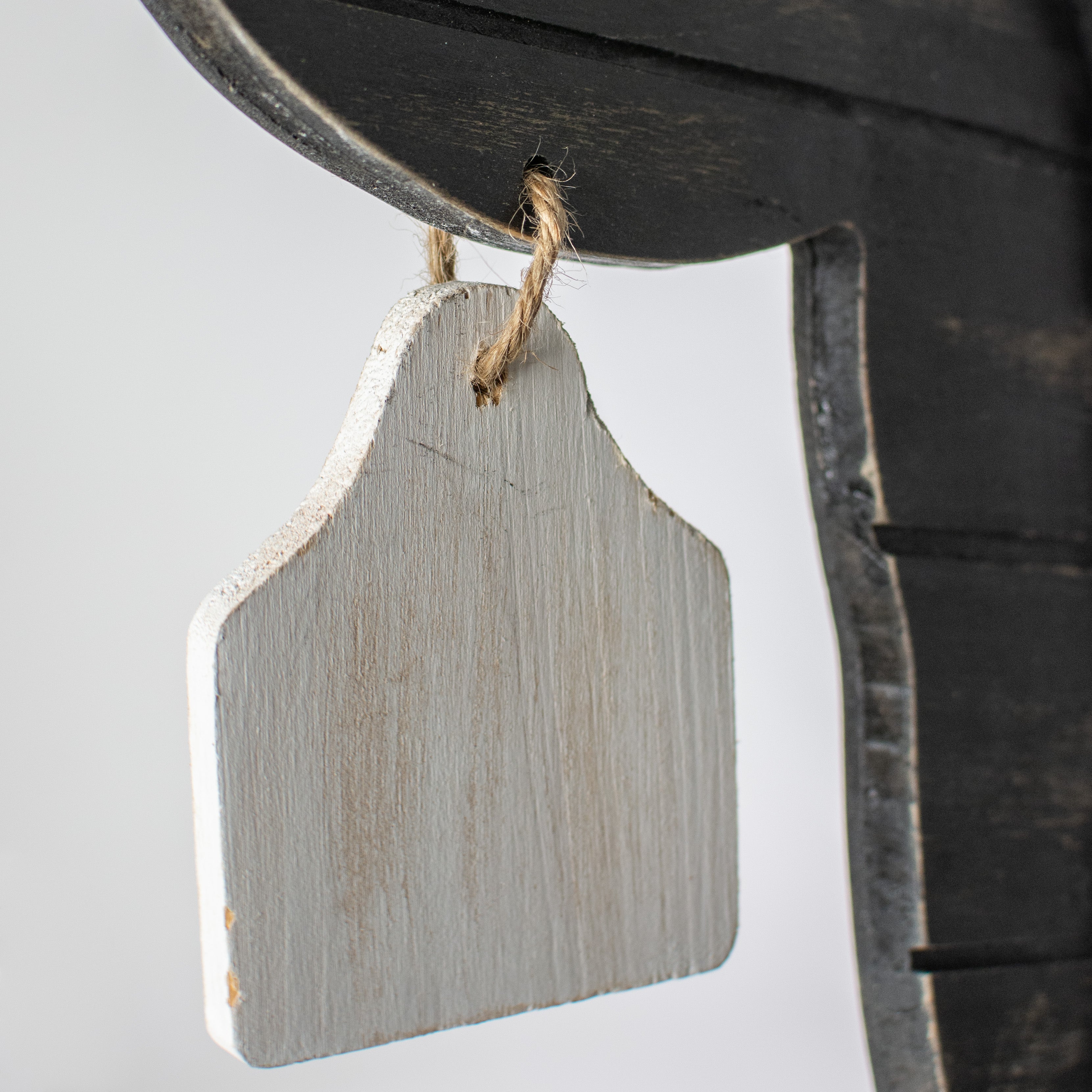 18" Shiplap Cow Head with Tag Hanger detail photo 4