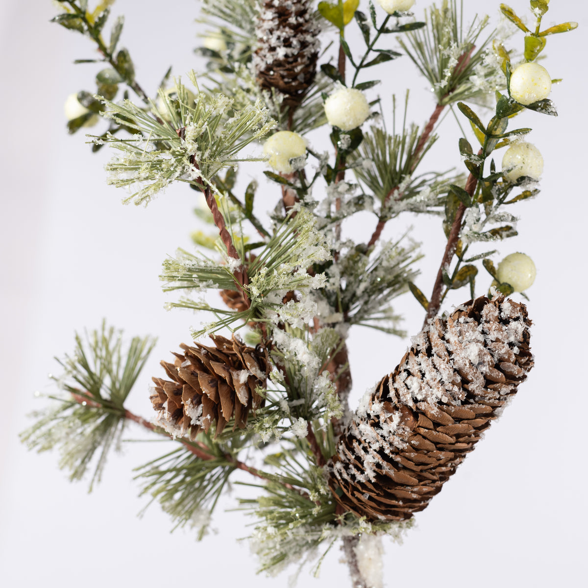 20" Snow Berry & Pine Spray: White detail photo 4