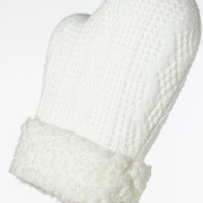 26" Snow Mitten Spray: White Lifestyle Photo