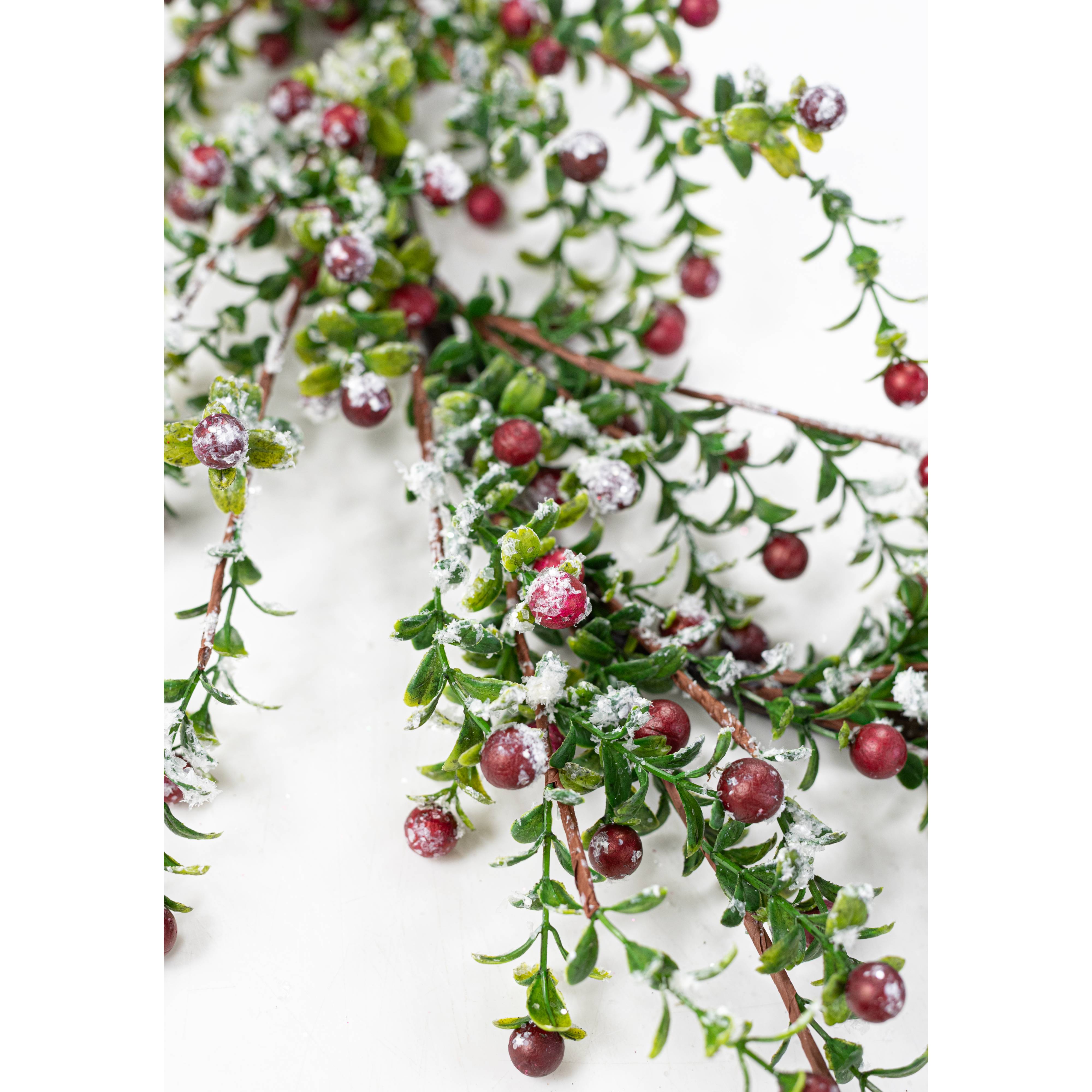 6' Snowy Berry Mini Leaf Garland detail photo 4