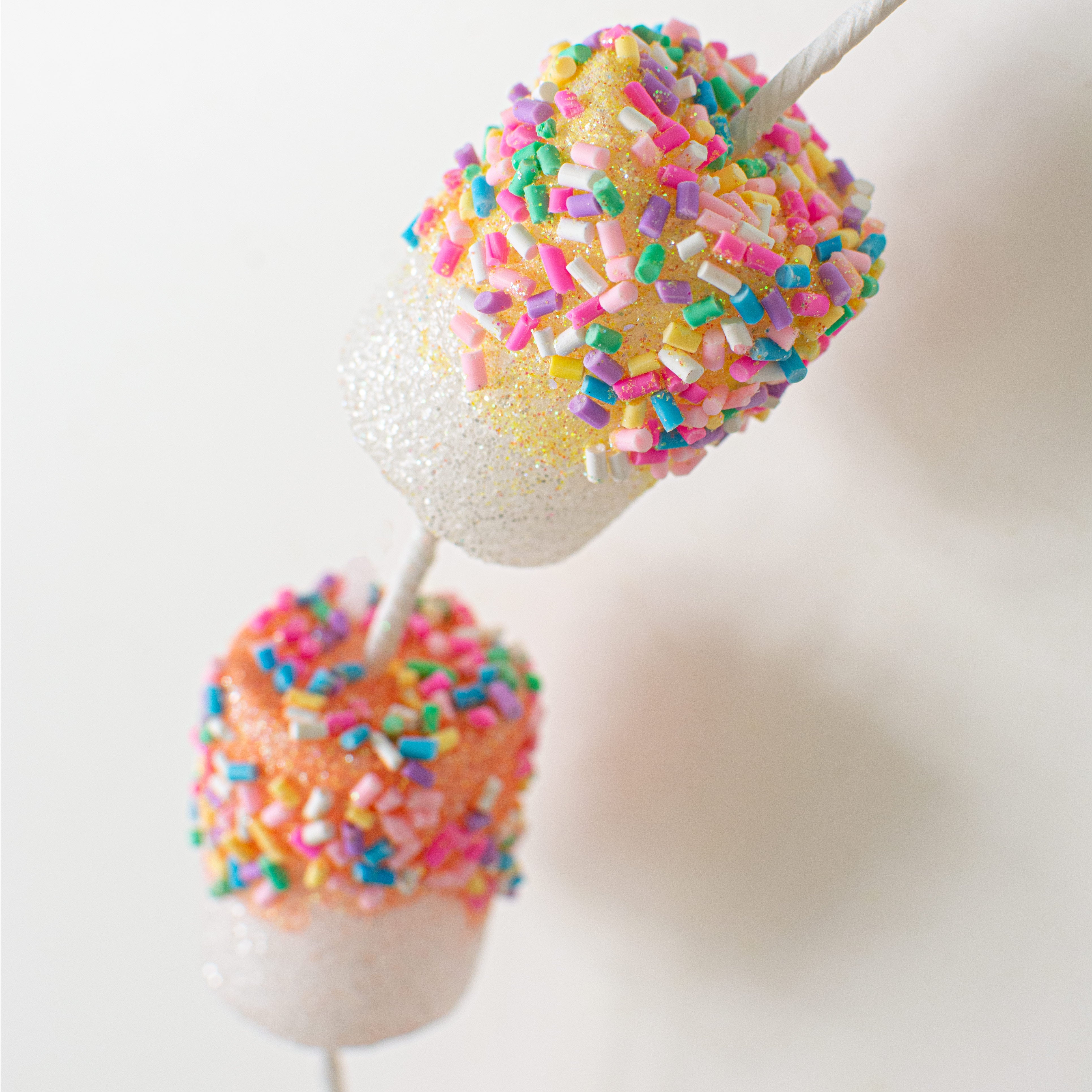 6' Sprinkle Dipped Marshmallow Garland detail photo 3